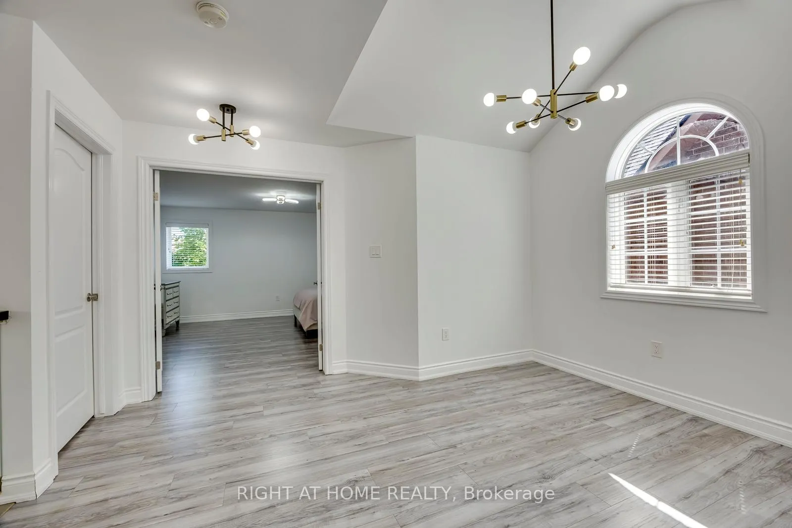 Photo 29 of 1451 Tobyn Drive, Burlington, Tansley — HOMEH