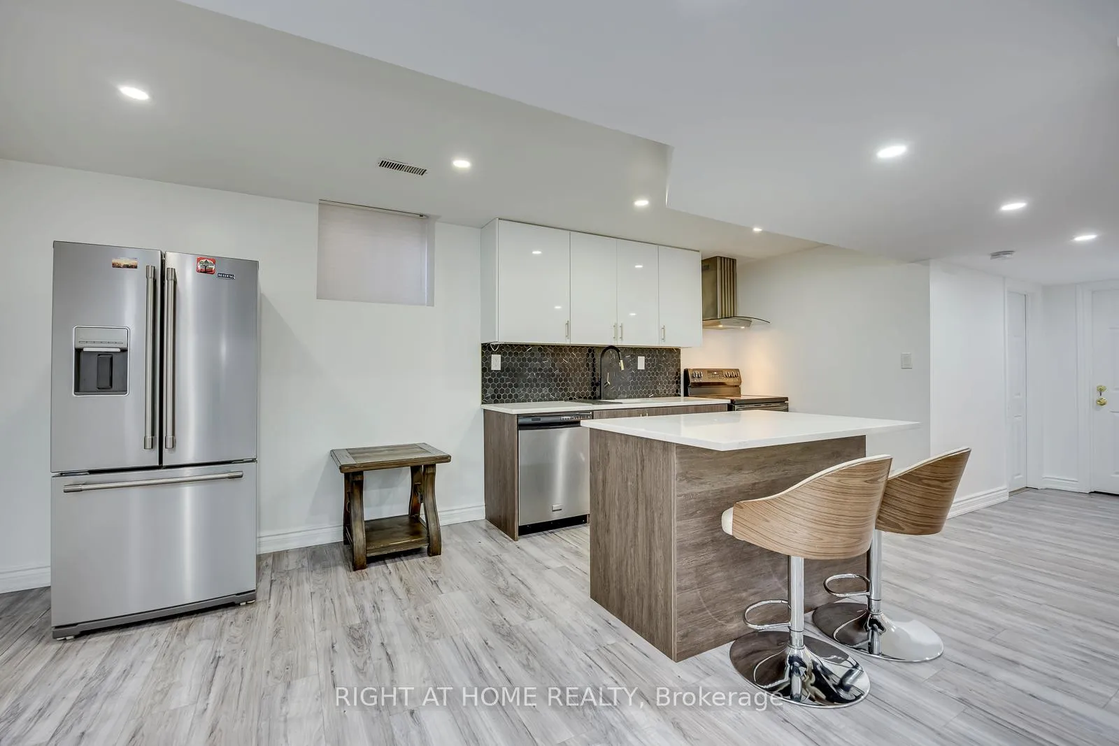Photo 43 of 1451 Tobyn Drive, Burlington, Tansley — HOMEH