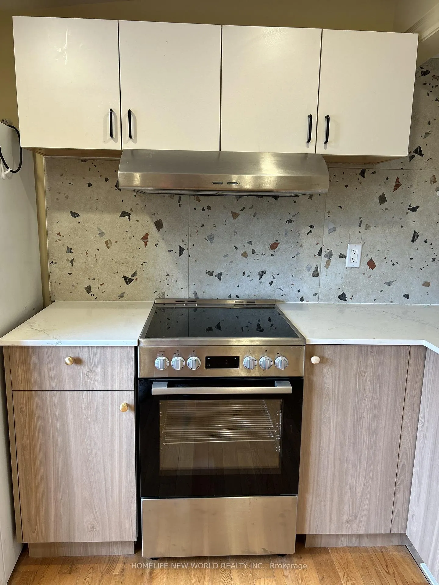 Photo 5 of Unit upper, 11 Humber Boulevard, Toronto, Rockcliffe-Smythe — HOMEH