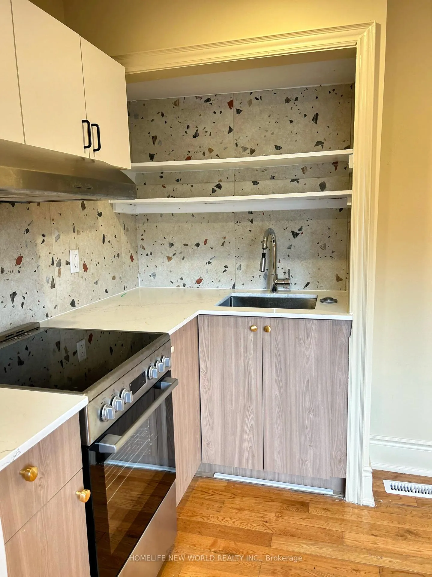 Photo 4 of Unit upper, 11 Humber Boulevard, Toronto, Rockcliffe-Smythe — HOMEH
