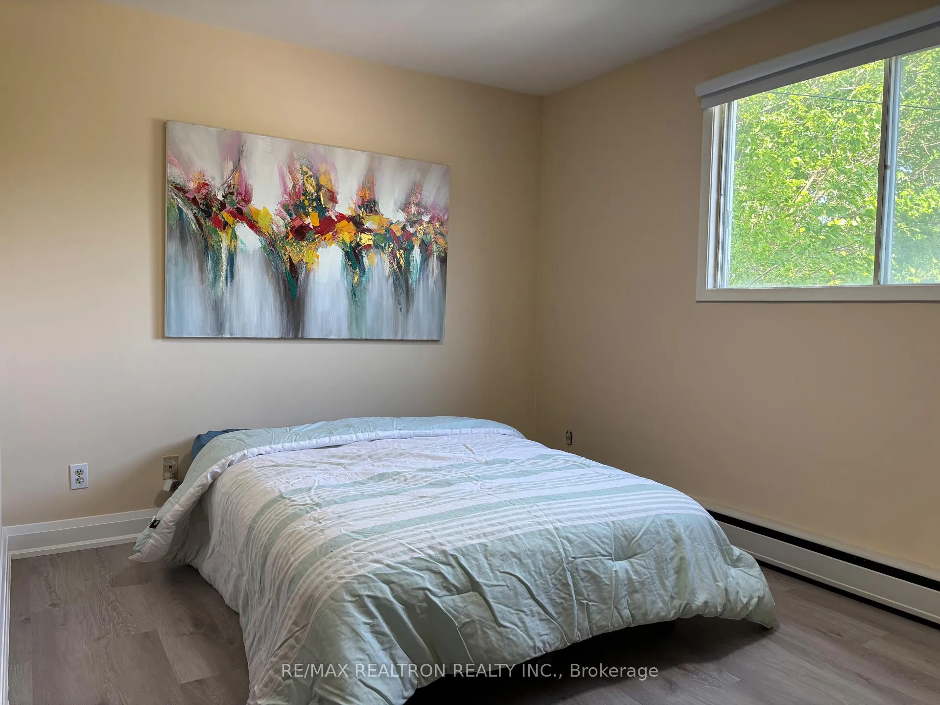 Photo 3 of 327 Glenridge Avenue, St. Catharines, Glendale/Glenridge — HOMEH