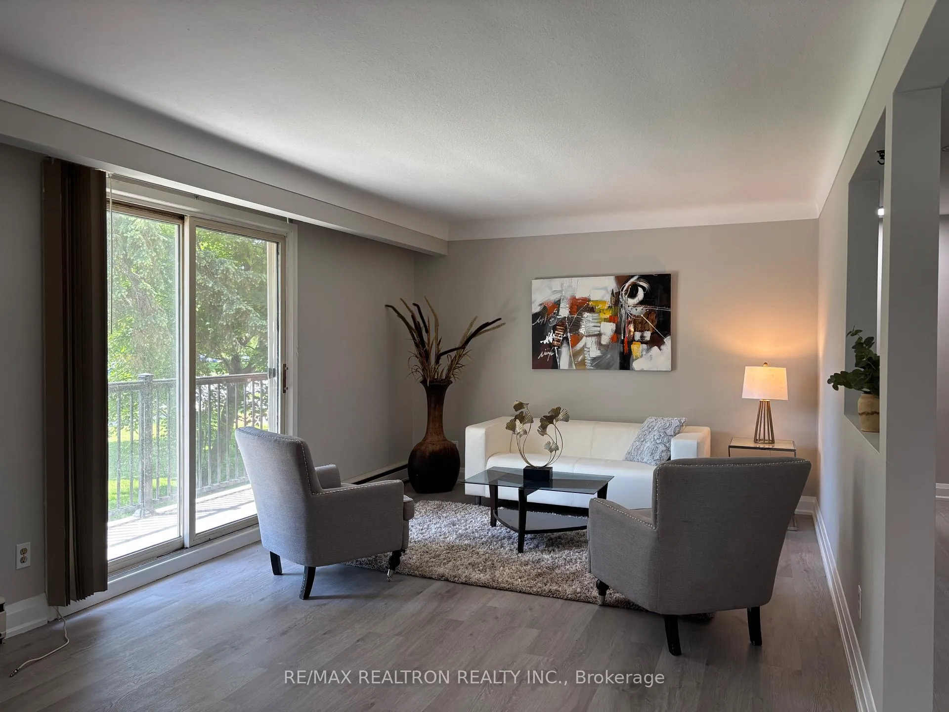 Photo 15 of 327 Glenridge Avenue, St. Catharines, Glendale/Glenridge — HOMEH