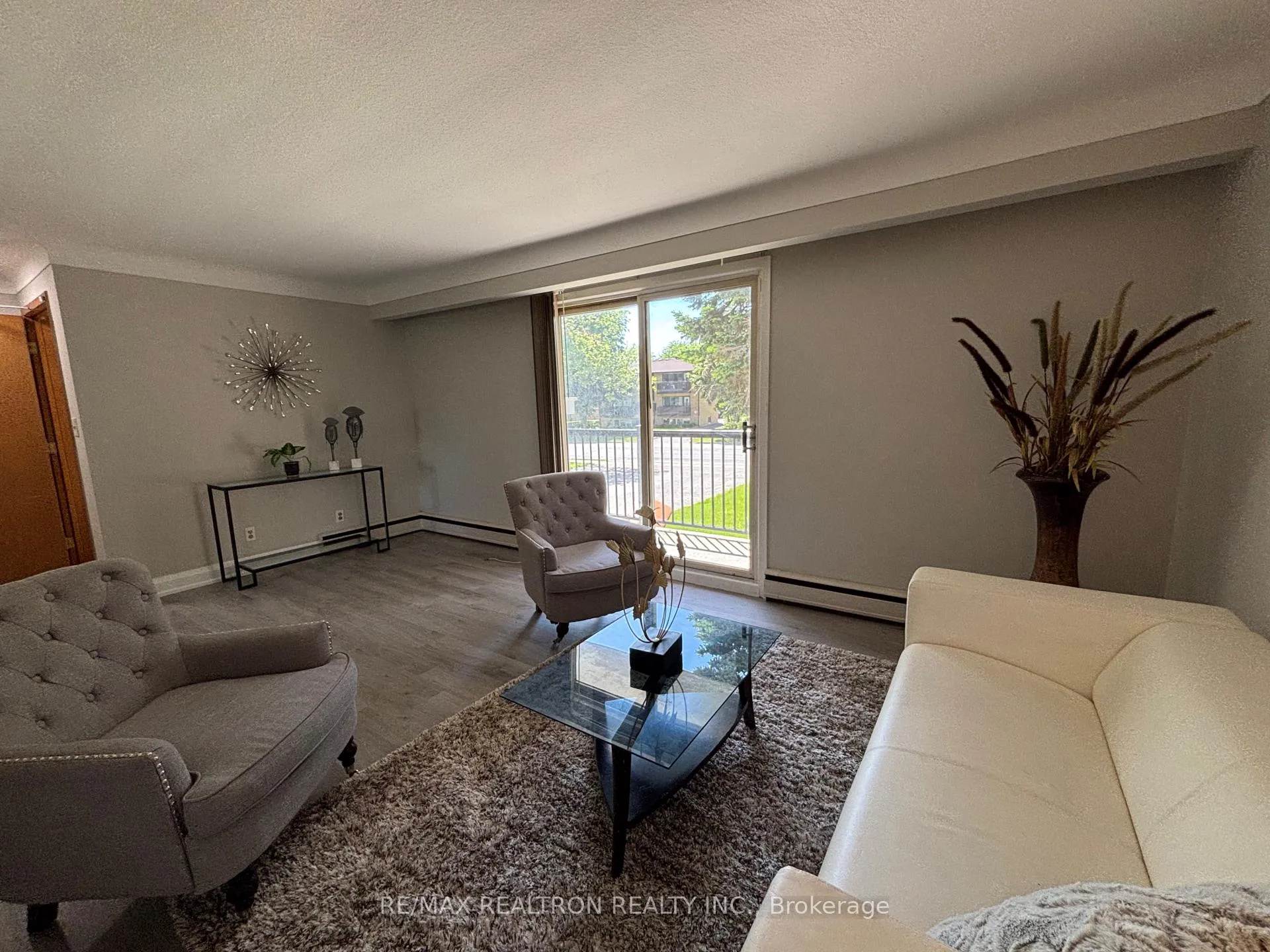Photo 16 of 327 Glenridge Avenue, St. Catharines, Glendale/Glenridge — HOMEH