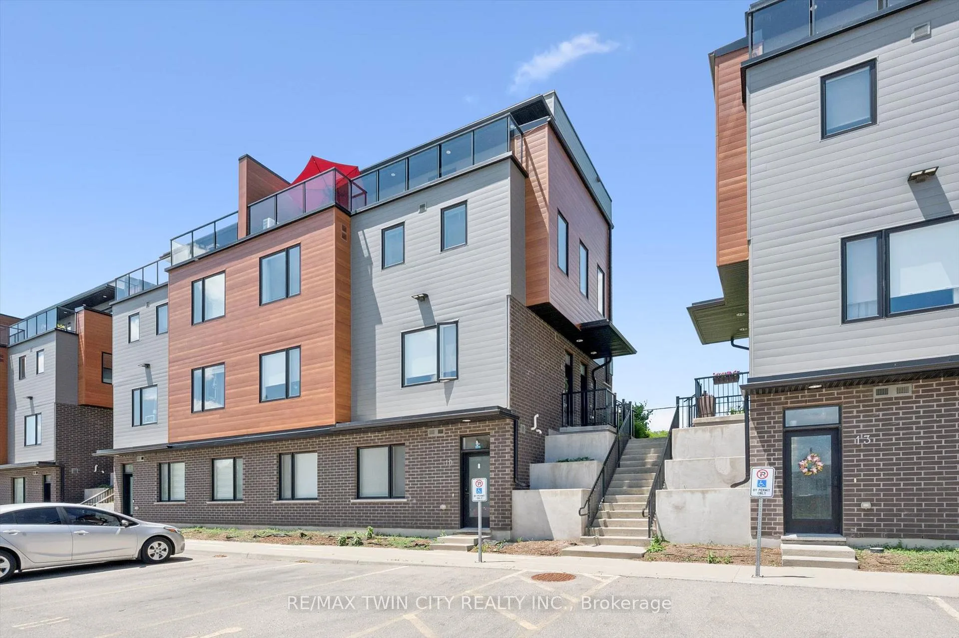 Photo 2 of Unit 12, 54 Bridge Street W, Kitchener, University Downs — HOMEH