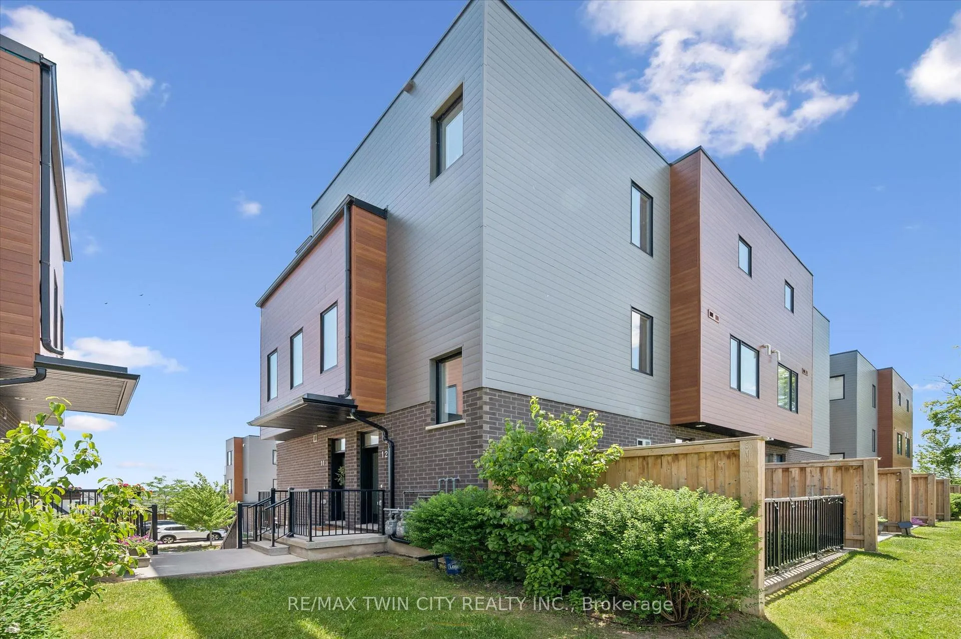 Photo 4 of Unit 12, 54 Bridge Street W, Kitchener, University Downs — HOMEH