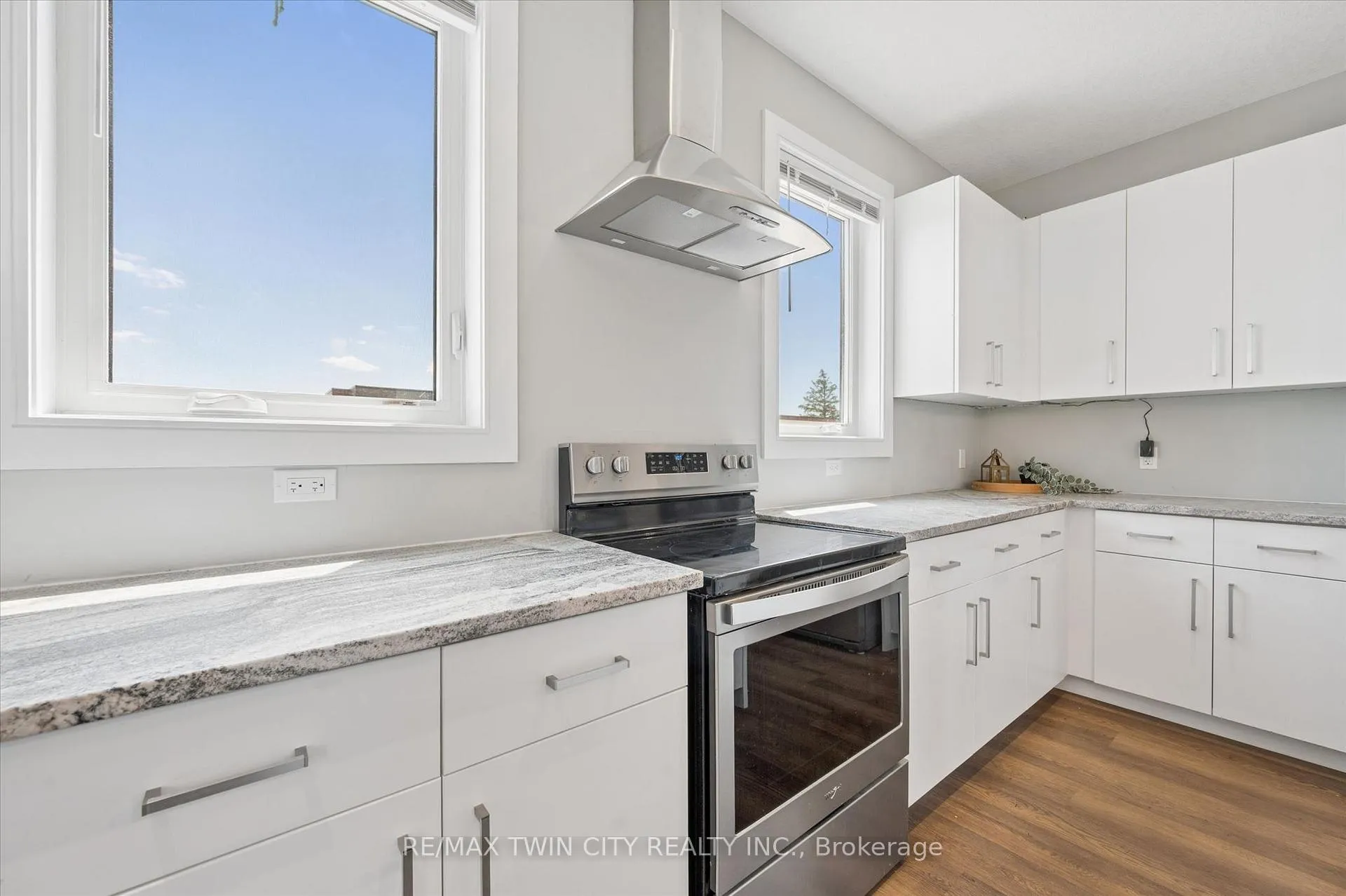 Photo 10 of Unit 12, 54 Bridge Street W, Kitchener, University Downs — HOMEH