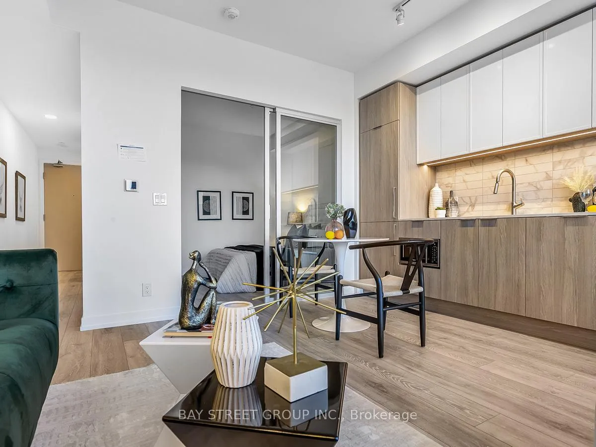 Photo 5 of Unit 1908, 2020 Bathurst Street, Toronto, Humewood-Cedarvale — HOMEH