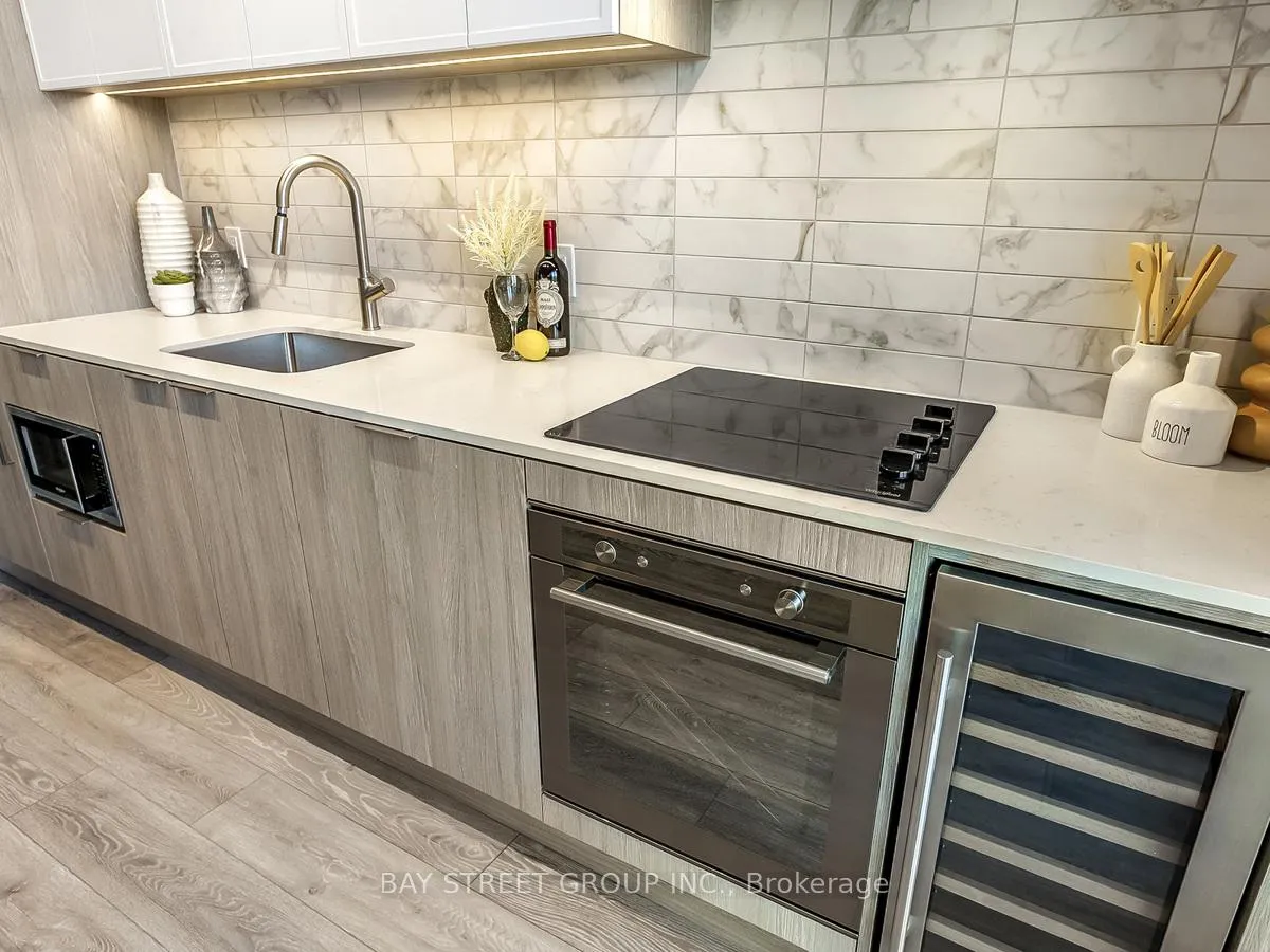 Photo 7 of Unit 1908, 2020 Bathurst Street, Toronto, Humewood-Cedarvale — HOMEH