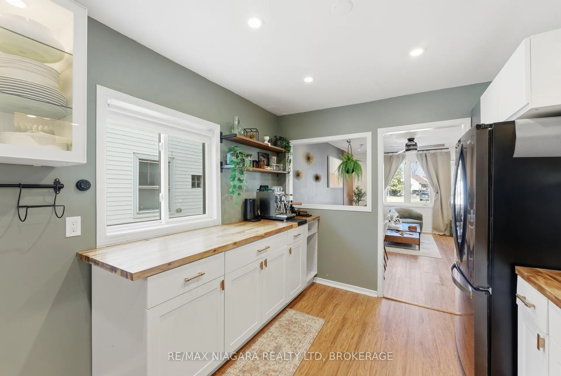 Photo 8 of 412 Welland Avenue, St. Catharines, Facer — HOMEH