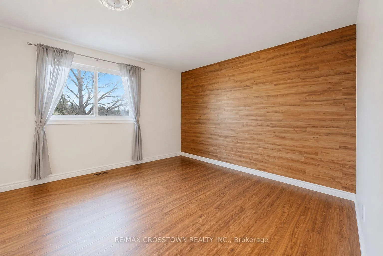 Photo 7 of 29 Baker Crescent, Barrie, Cundles East — HOMEH