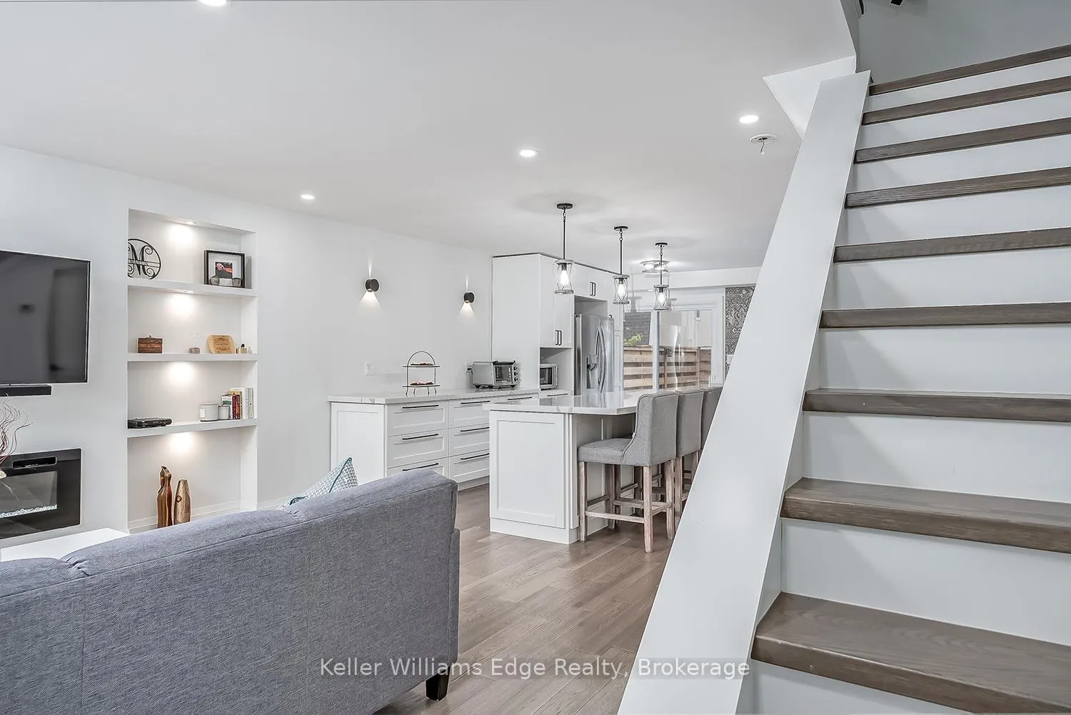 Photo 5 of Unit 32, 3049 Glencrest Road, Burlington, Roseland — HOMEH