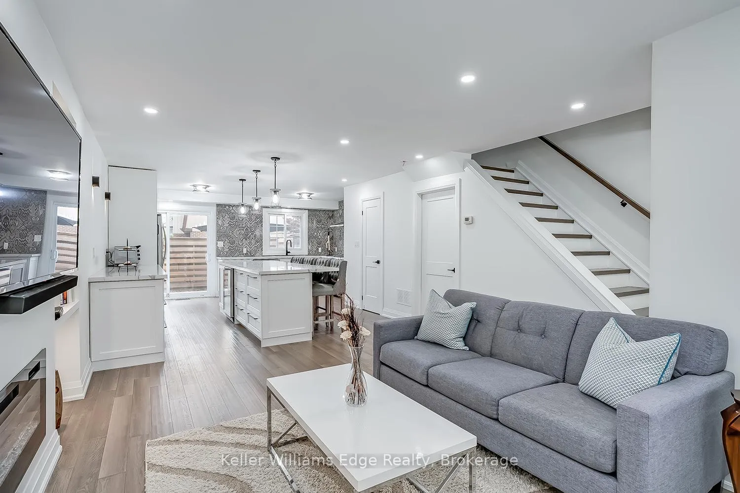 Photo 10 of Unit 32, 3049 Glencrest Road, Burlington, Roseland — HOMEH