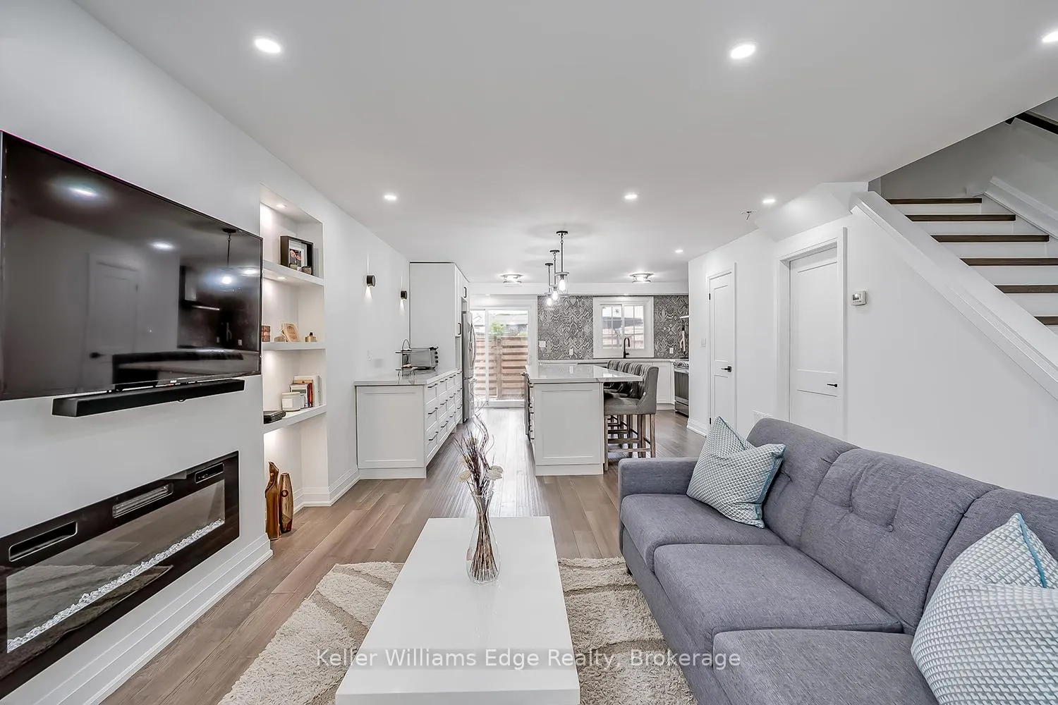 Photo 11 of Unit 32, 3049 Glencrest Road, Burlington, Roseland — HOMEH