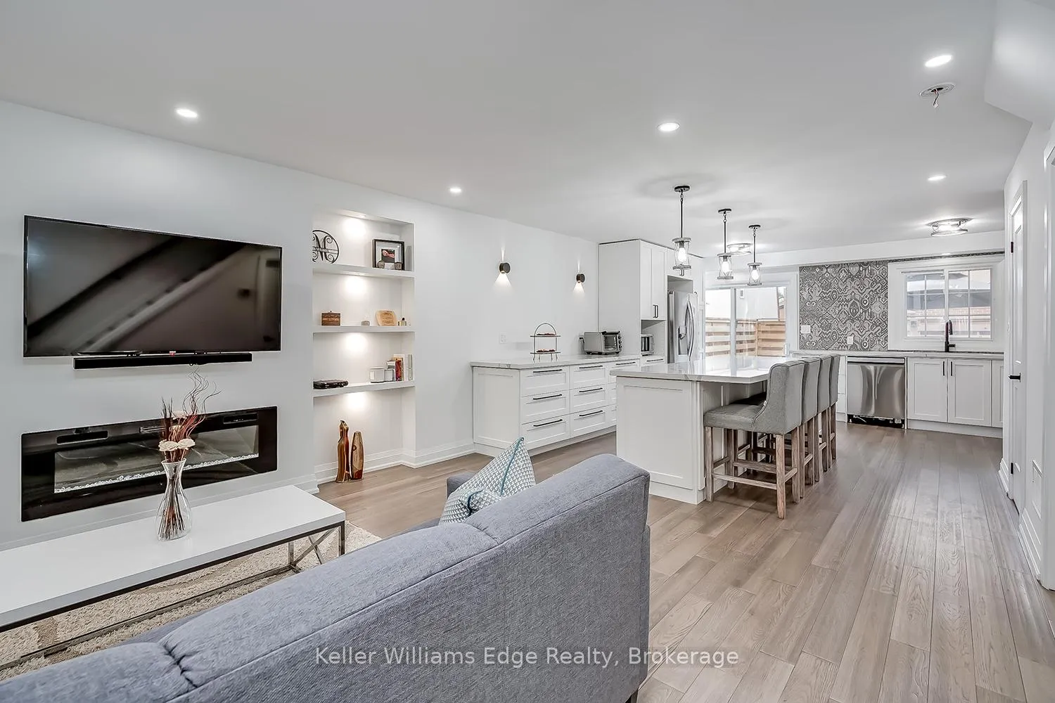 Photo 12 of Unit 32, 3049 Glencrest Road, Burlington, Roseland — HOMEH