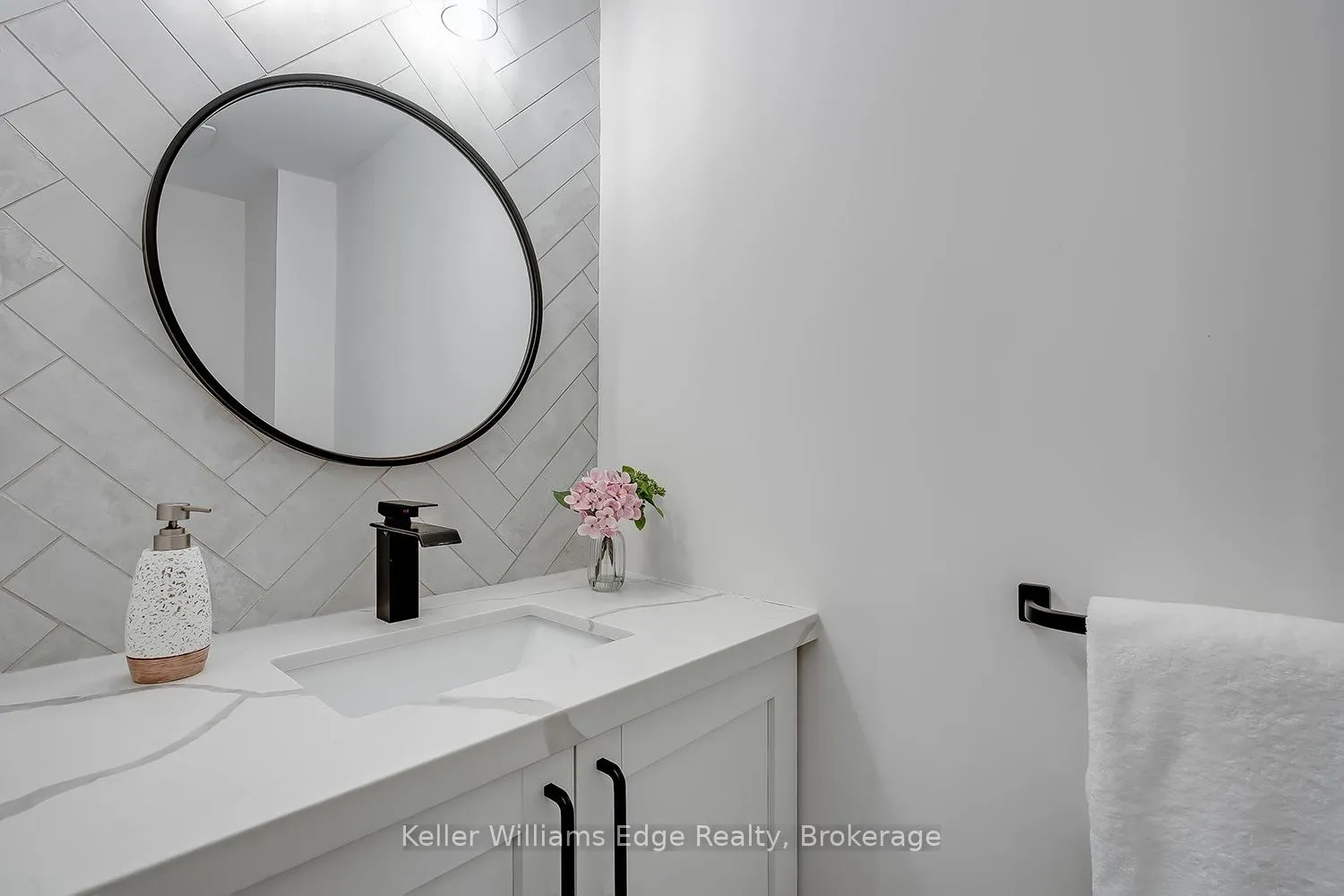 Photo 21 of Unit 32, 3049 Glencrest Road, Burlington, Roseland — HOMEH