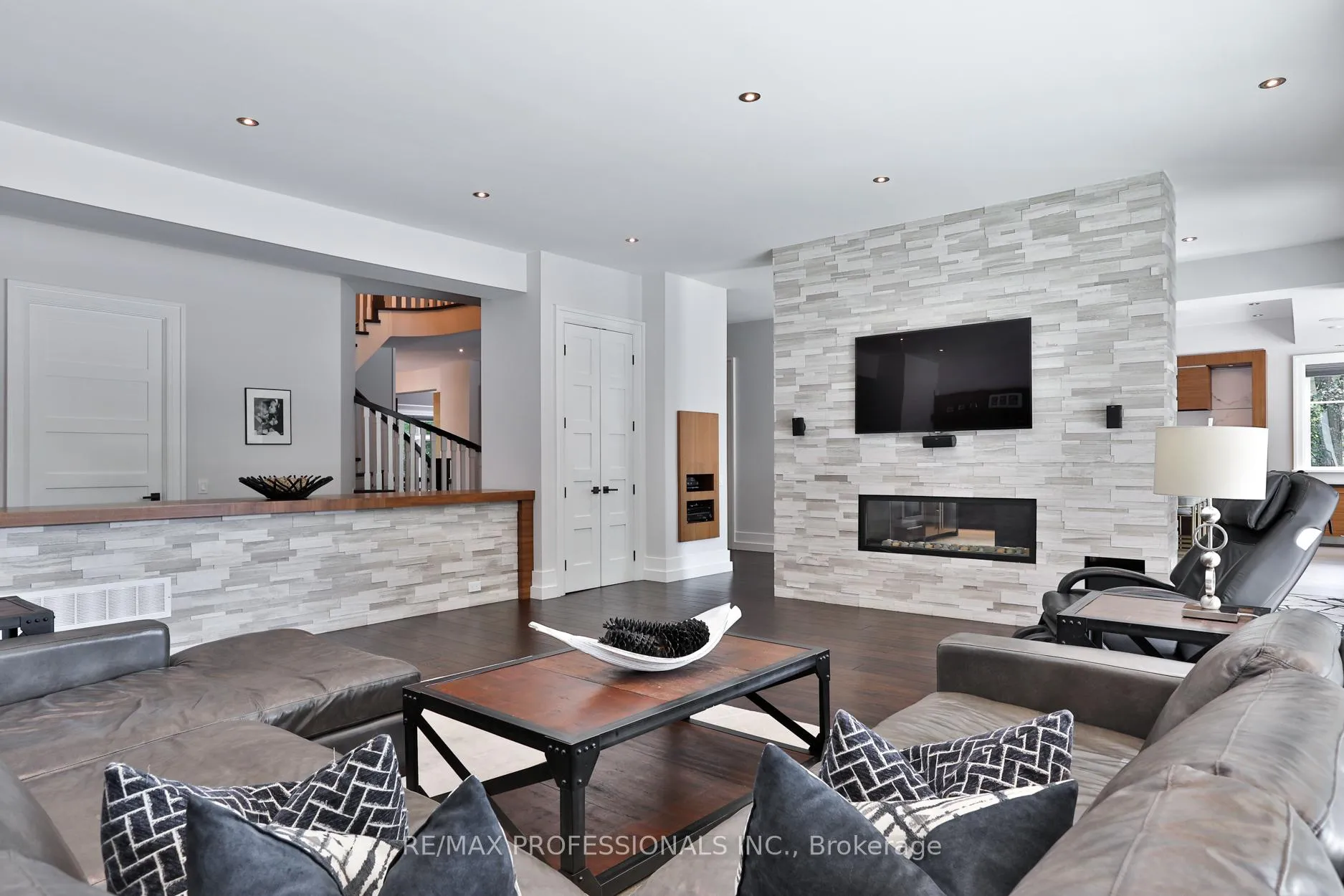 Photo 19 of 262 Maple Grove Drive, Oakville, Morrison — HOMEH
