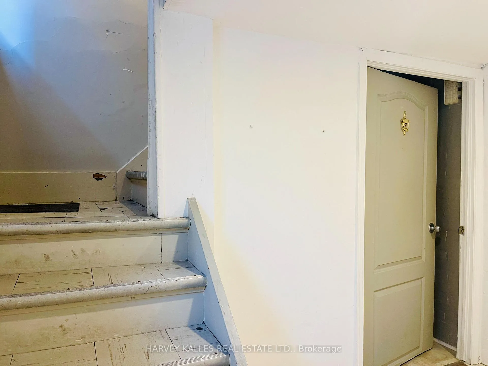 Photo 4 of Unit Basement, 218 Heath Street W, Toronto, Forest Hill South — HOMEH
