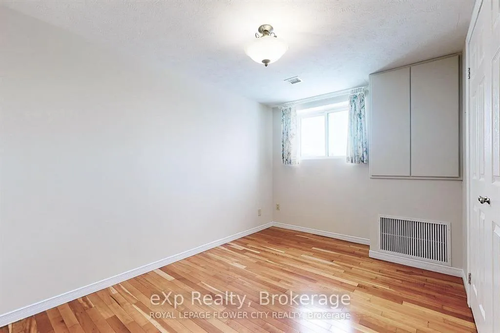 Photo 13 of Unit 401, 85 William Street N, Brockton — HOMEH