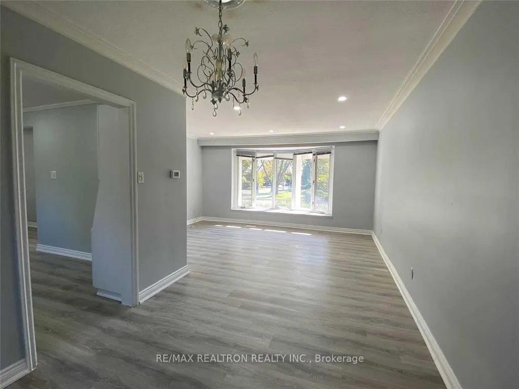 Photo 3 of 1 Sherwood Forest Drive, Markham, Bullock — HOMEH