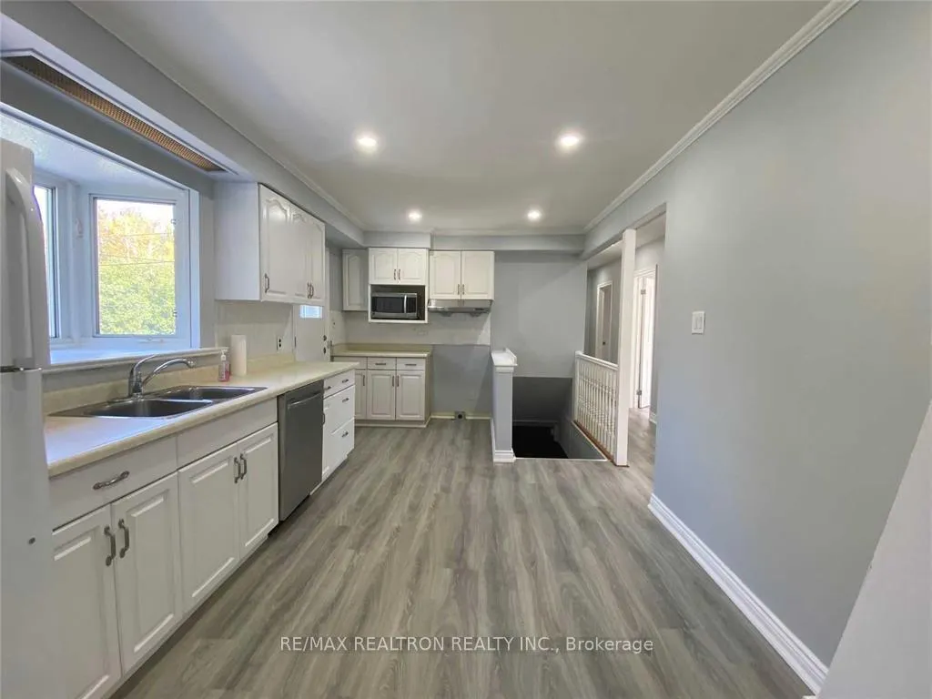 Photo 4 of 1 Sherwood Forest Drive, Markham, Bullock — HOMEH
