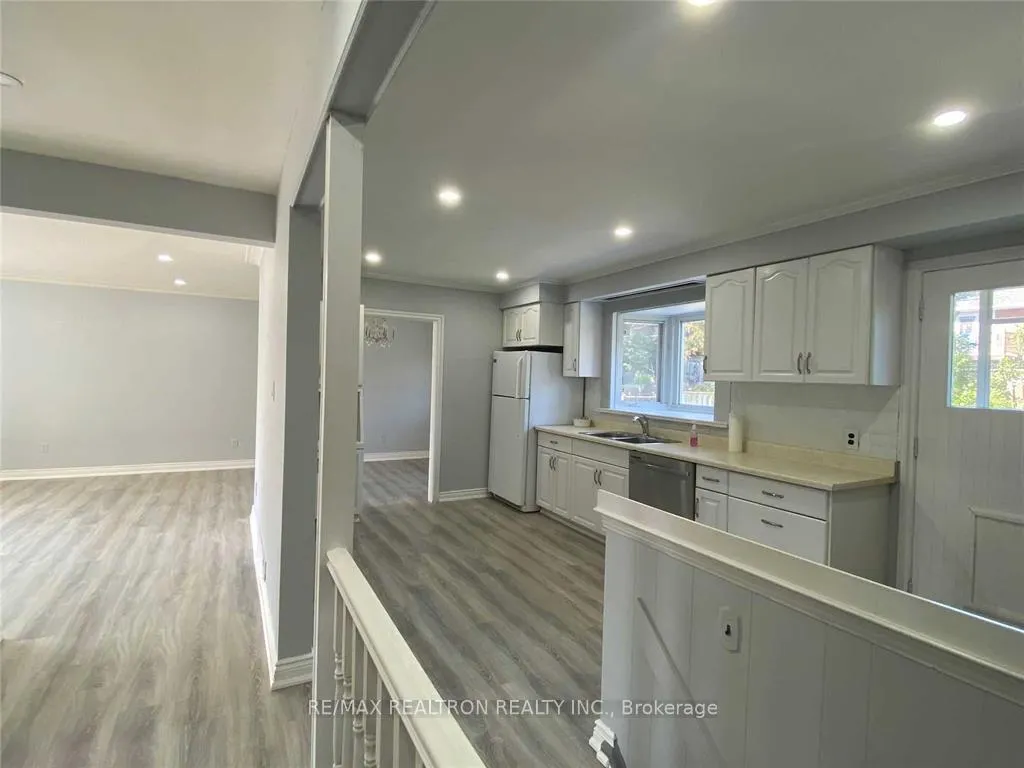 Photo 5 of 1 Sherwood Forest Drive, Markham, Bullock — HOMEH