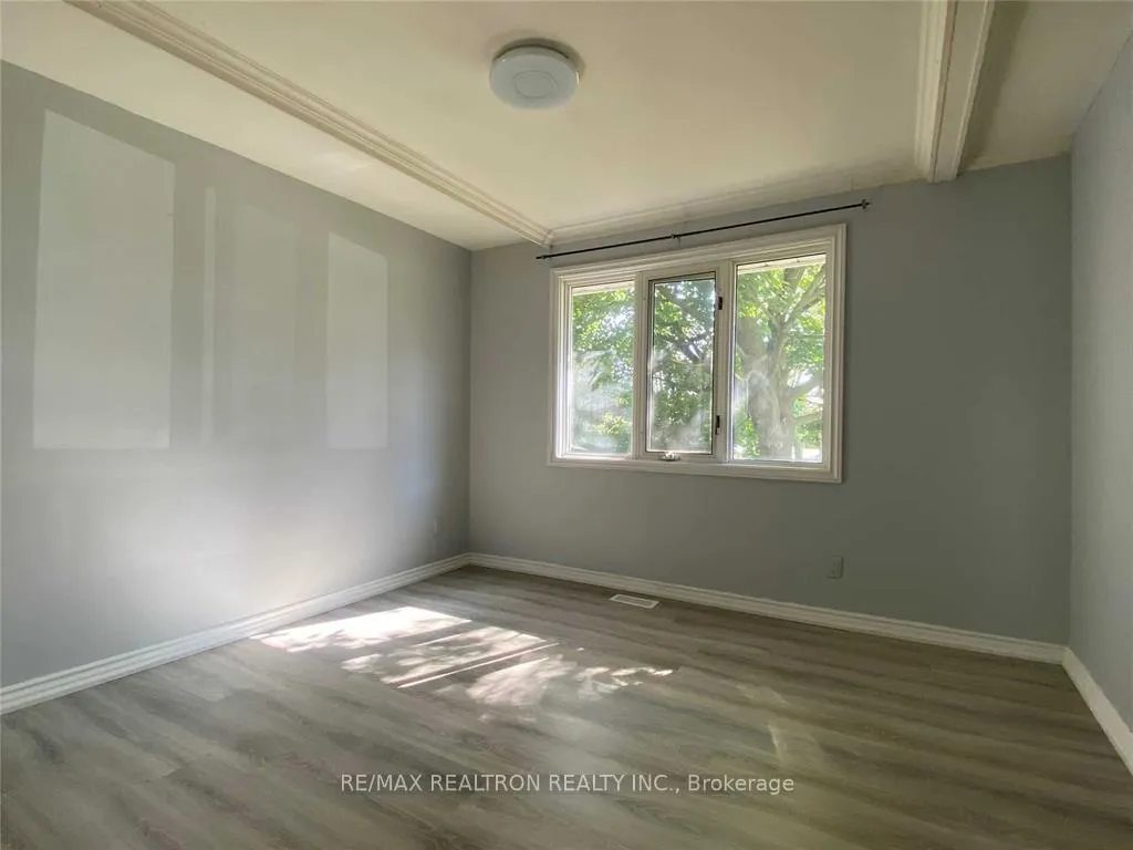 Photo 7 of 1 Sherwood Forest Drive, Markham, Bullock — HOMEH