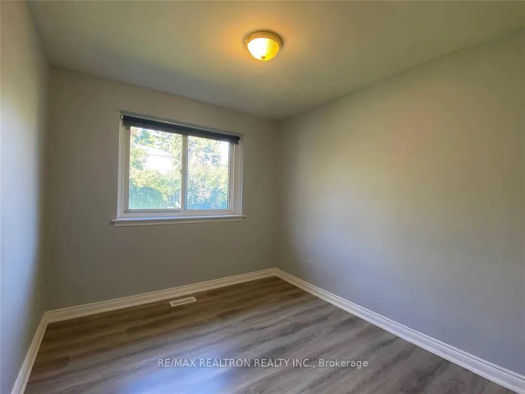 Photo 8 of 1 Sherwood Forest Drive, Markham, Bullock — HOMEH