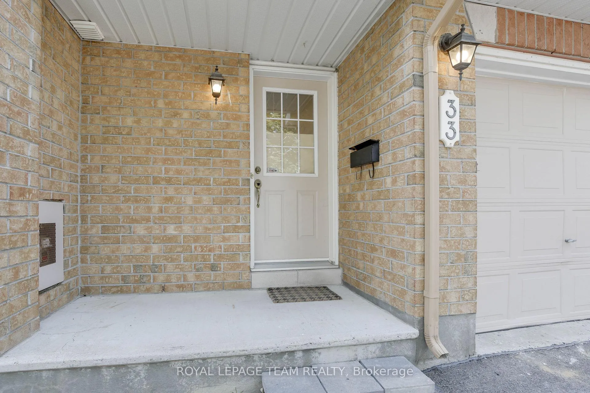 Photo 3 of 33 Scampton Drive, Ottawa, Kanata - Morgan's Grant/South March — HOMEH