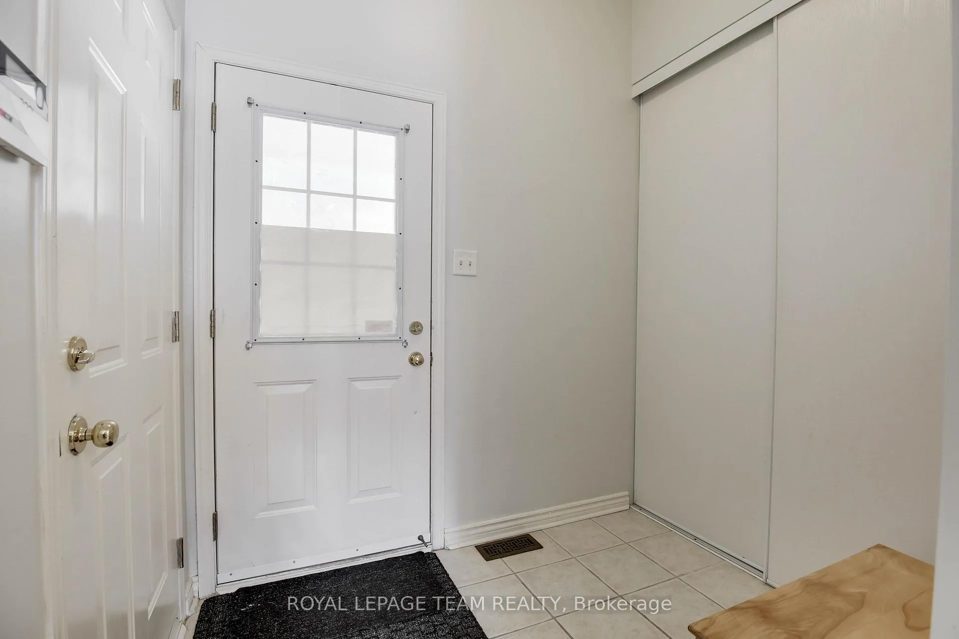 Photo 4 of 33 Scampton Drive, Ottawa, Kanata - Morgan's Grant/South March — HOMEH