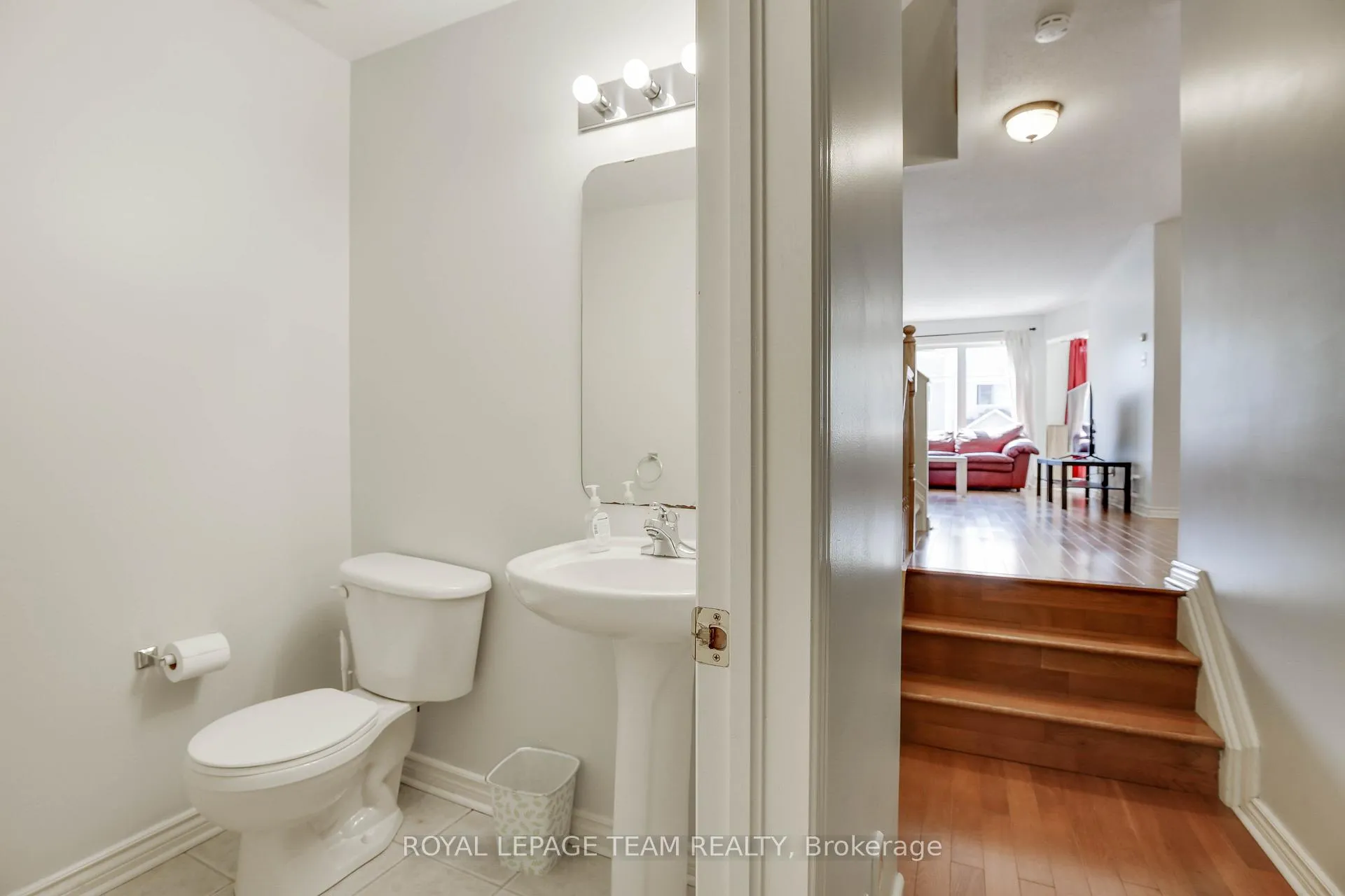 Photo 5 of 33 Scampton Drive, Ottawa, Kanata - Morgan's Grant/South March — HOMEH