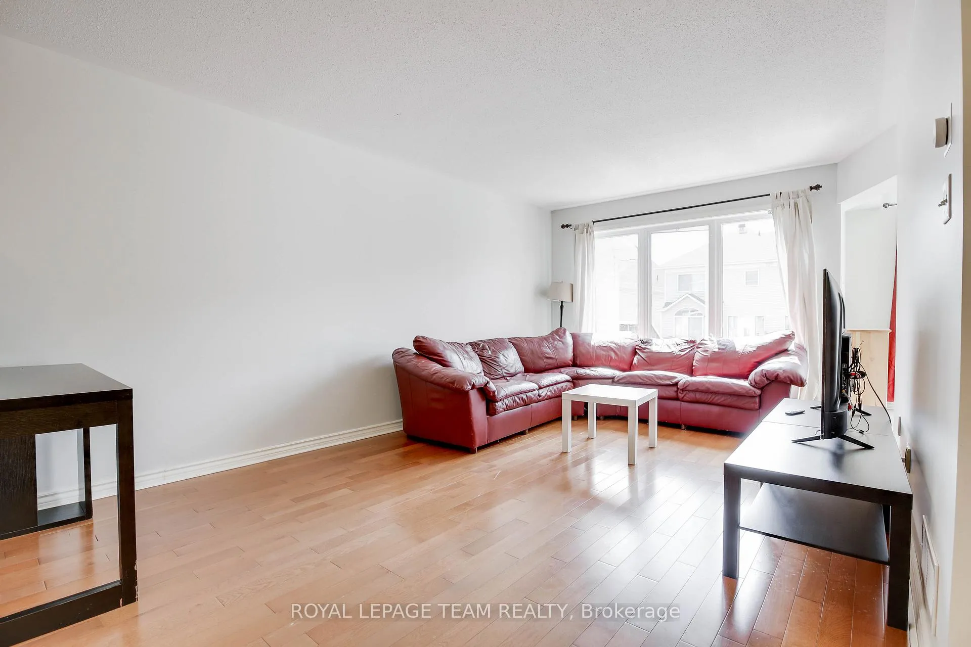Photo 10 of 33 Scampton Drive, Ottawa, Kanata - Morgan's Grant/South March — HOMEH