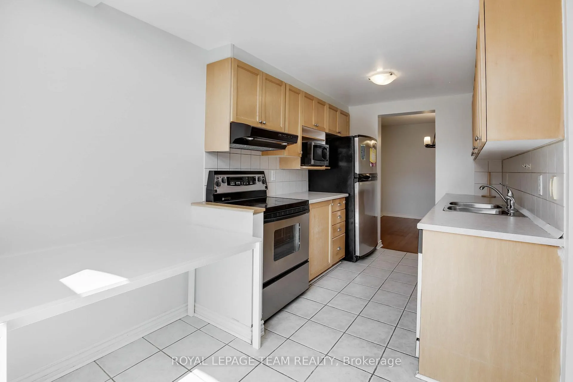 Photo 14 of 33 Scampton Drive, Ottawa, Kanata - Morgan's Grant/South March — HOMEH