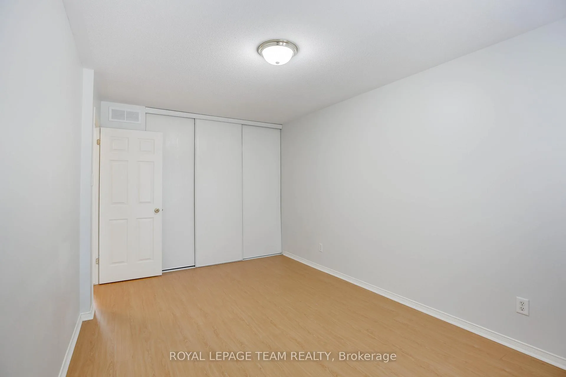 Photo 22 of 33 Scampton Drive, Ottawa, Kanata - Morgan's Grant/South March — HOMEH