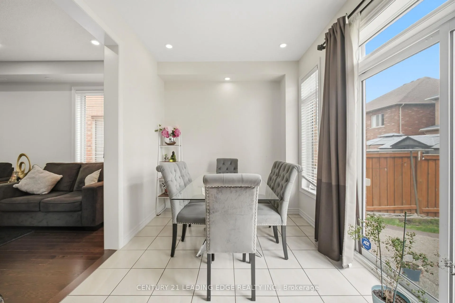 Photo 13 of 24 Exhibition Crescent, Brampton, Northwest Brampton — HOMEH
