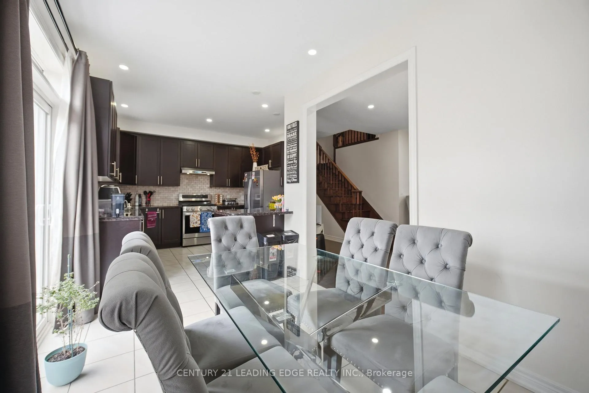 Photo 14 of 24 Exhibition Crescent, Brampton, Northwest Brampton — HOMEH