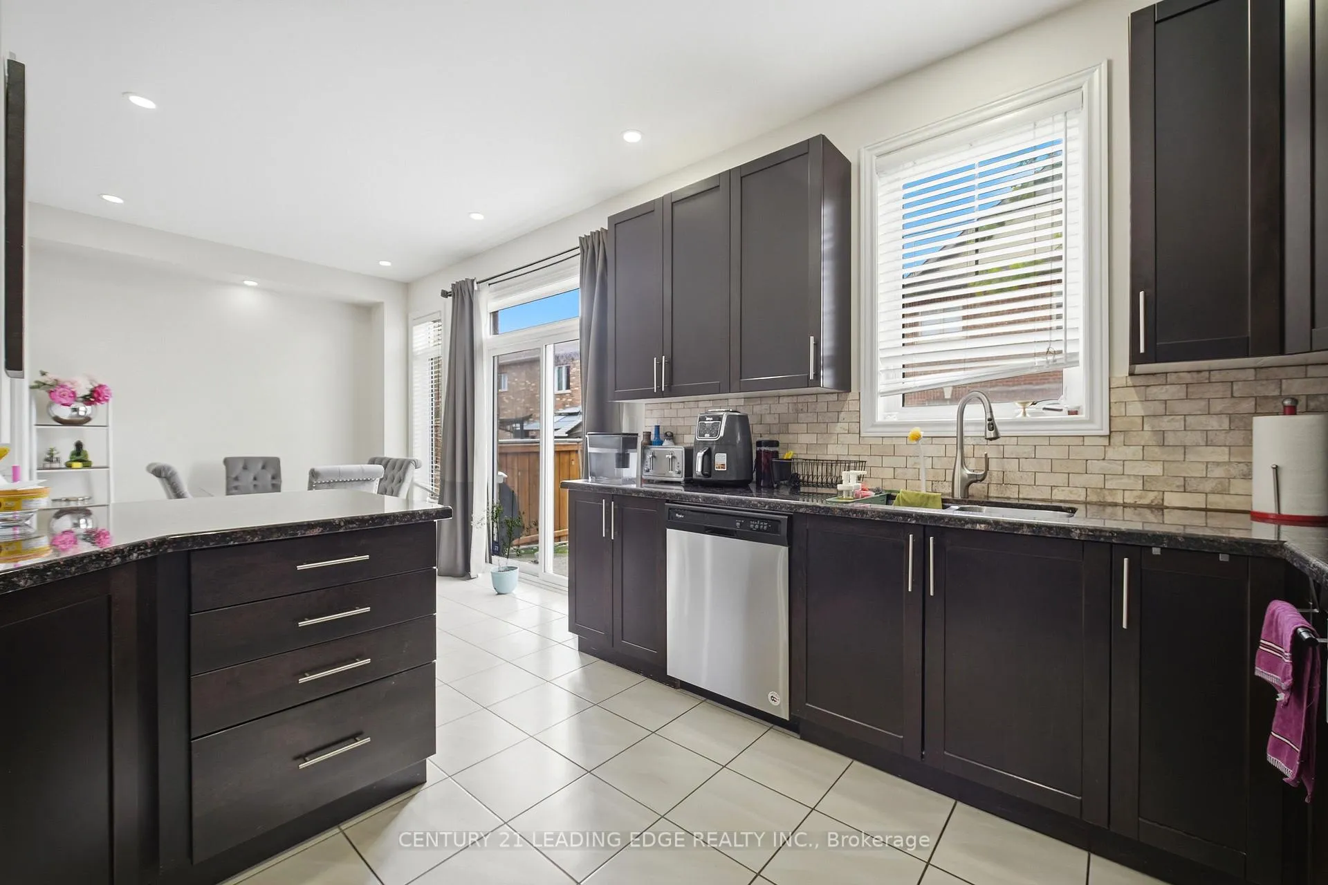 Photo 17 of 24 Exhibition Crescent, Brampton, Northwest Brampton — HOMEH