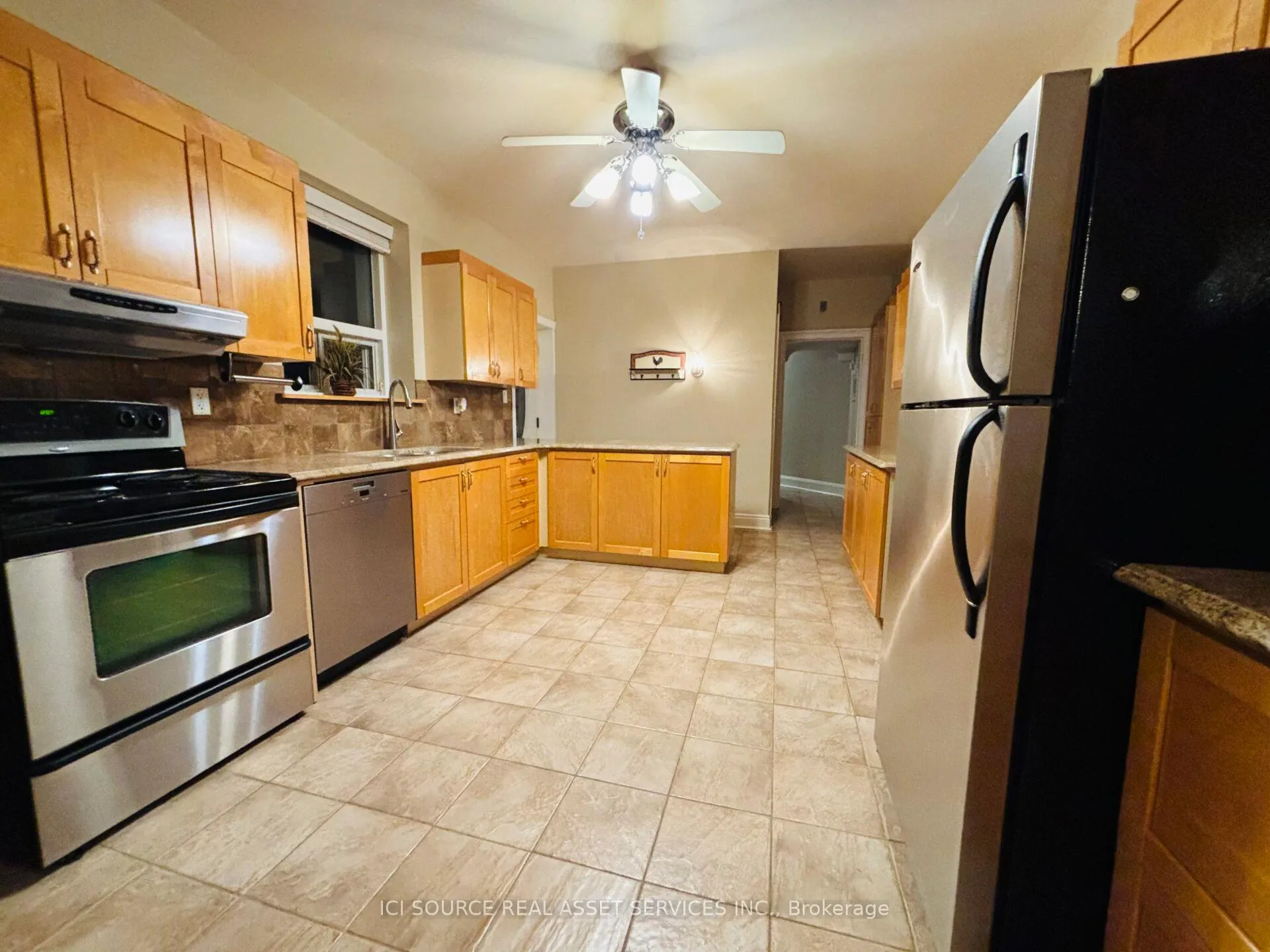 Photo 3 of 12 Iondale Place, Scarborough, Ionview — HOMEH