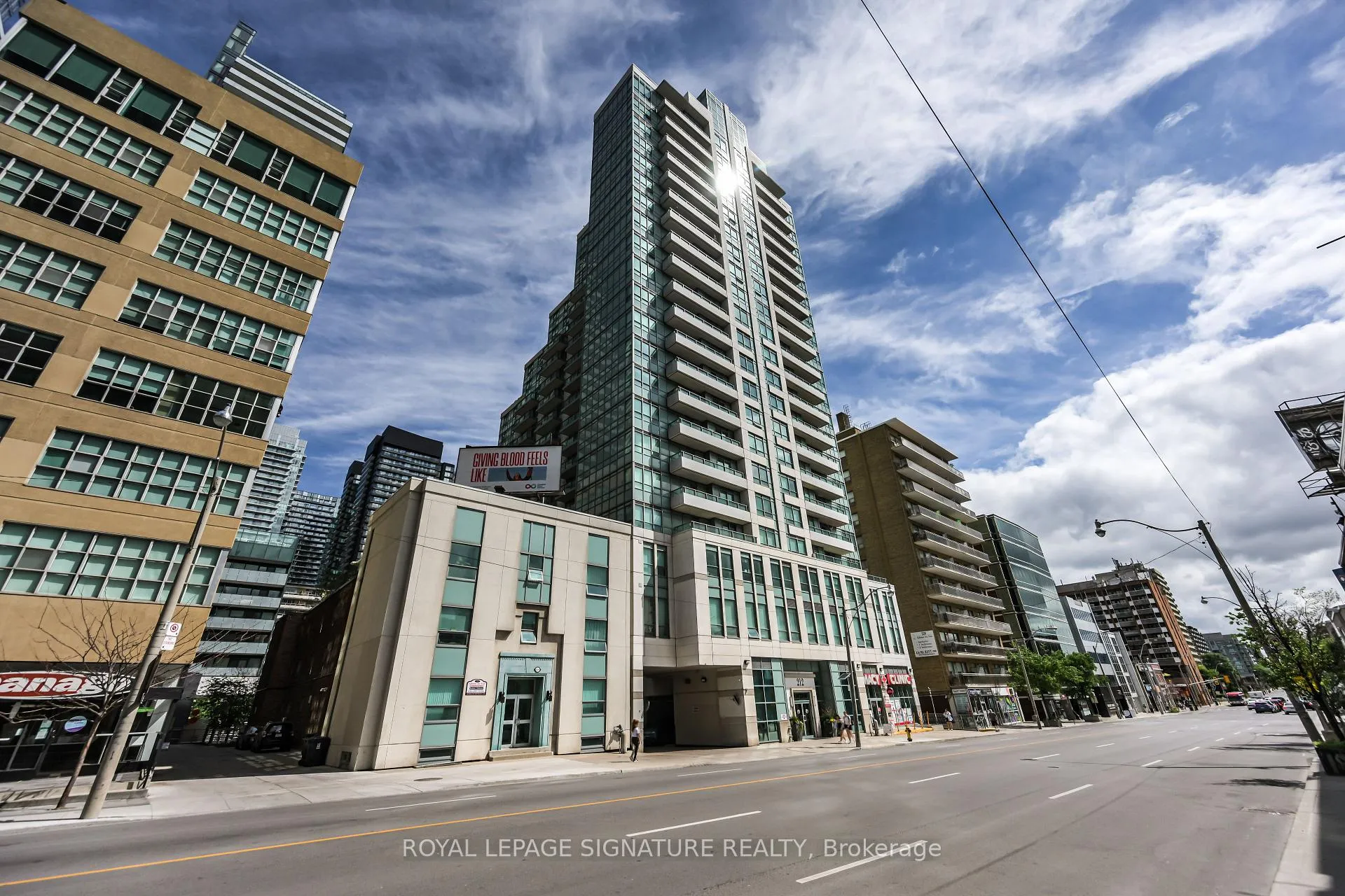 Photo 2 of Unit 1907, 212 Eglinton Avenue E, Toronto, Mount Pleasant West — HOMEH