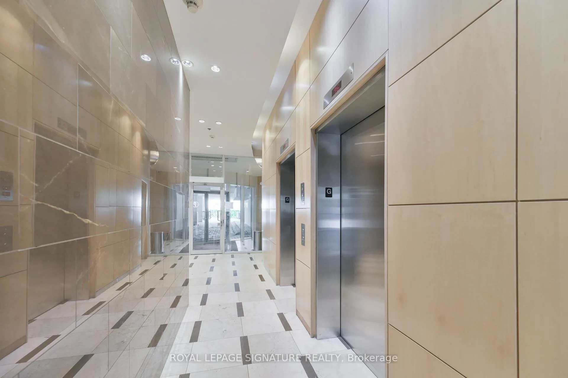Photo 4 of Unit 1907, 212 Eglinton Avenue E, Toronto, Mount Pleasant West — HOMEH