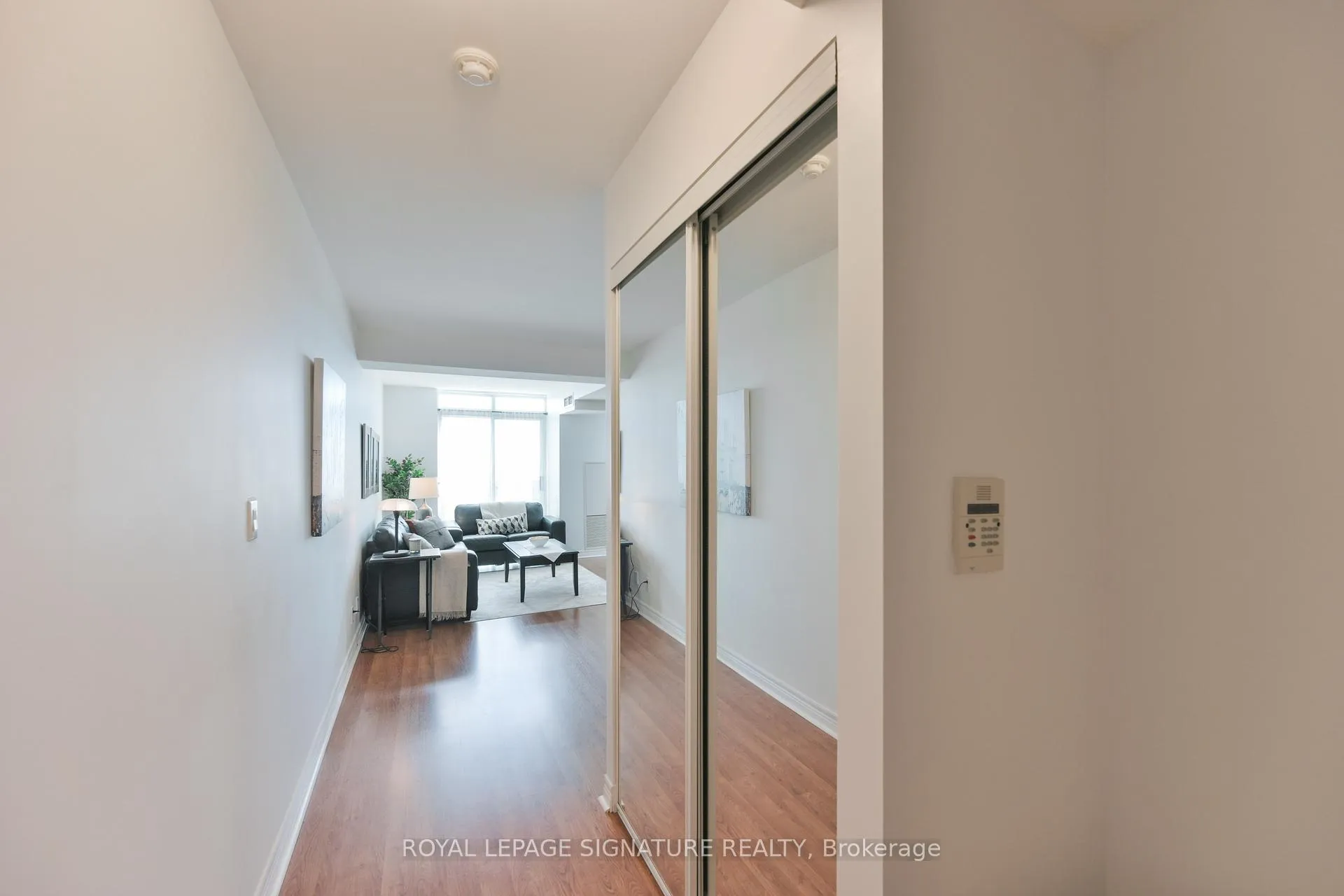 Photo 5 of Unit 1907, 212 Eglinton Avenue E, Toronto, Mount Pleasant West — HOMEH