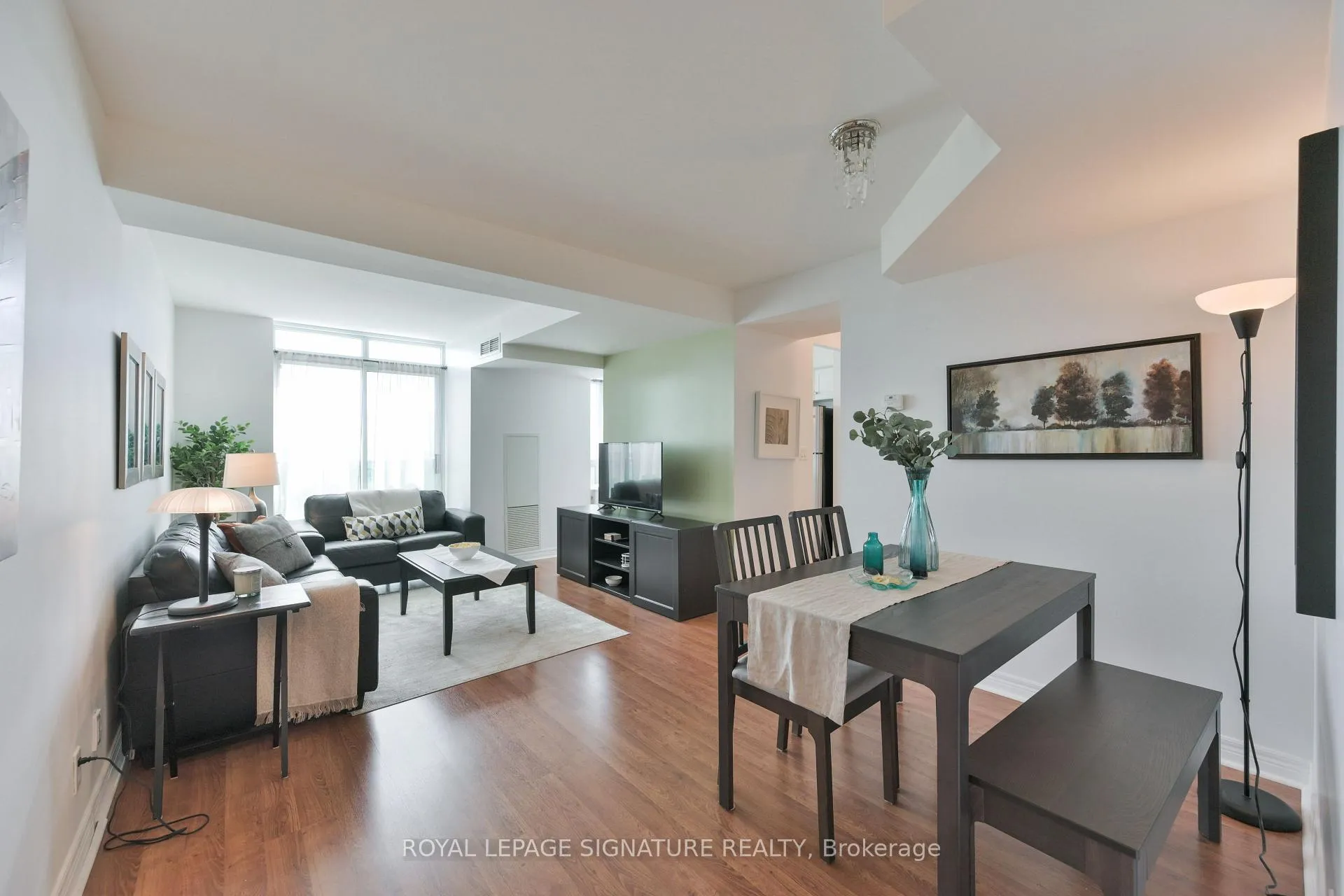 Photo 6 of Unit 1907, 212 Eglinton Avenue E, Toronto, Mount Pleasant West — HOMEH