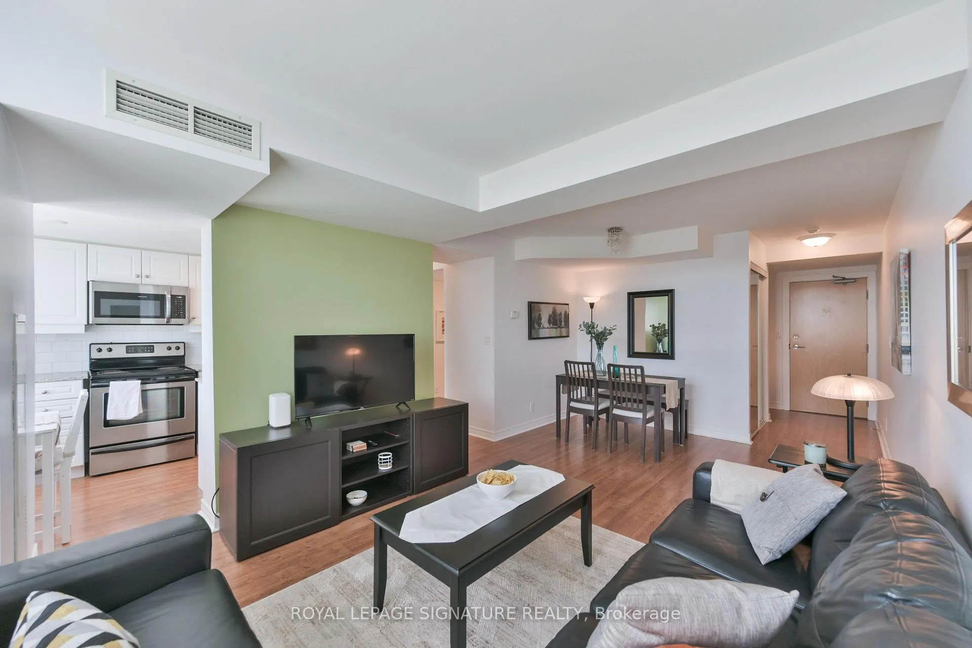 Photo 10 of Unit 1907, 212 Eglinton Avenue E, Toronto, Mount Pleasant West — HOMEH