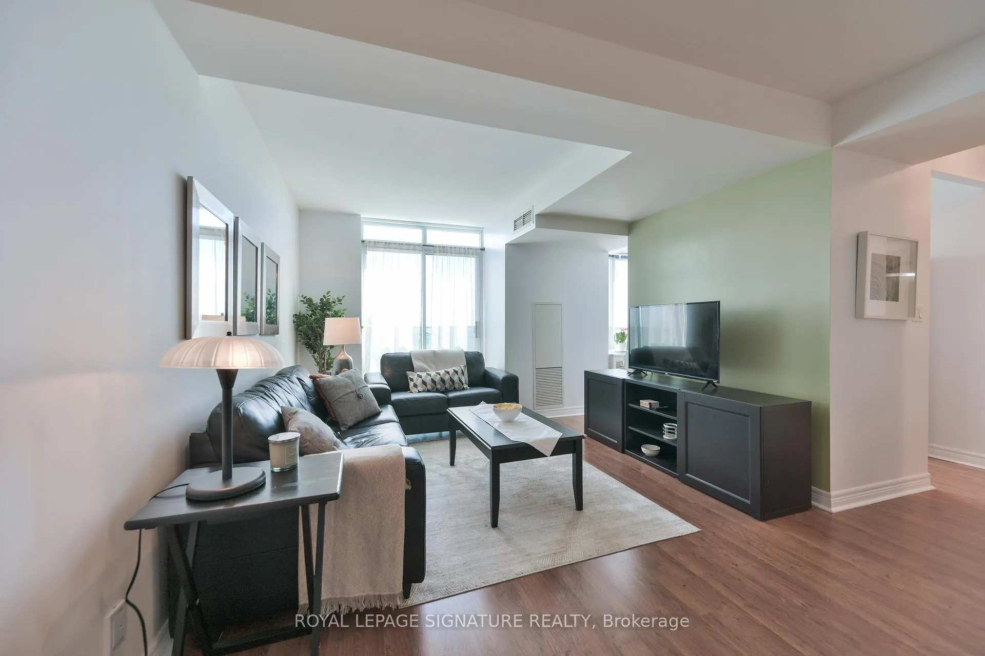 Photo 11 of Unit 1907, 212 Eglinton Avenue E, Toronto, Mount Pleasant West — HOMEH