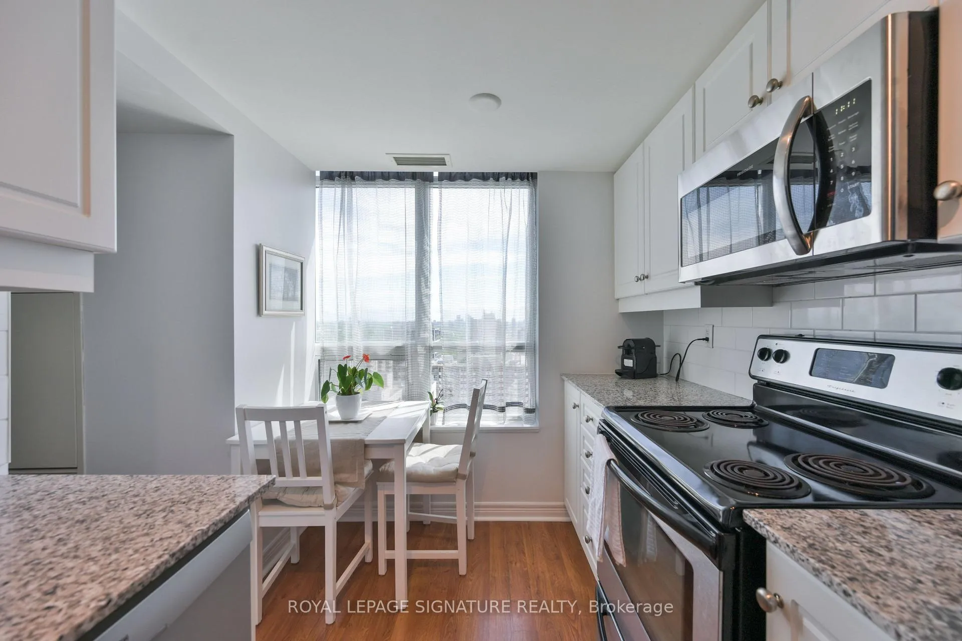 Photo 13 of Unit 1907, 212 Eglinton Avenue E, Toronto, Mount Pleasant West — HOMEH
