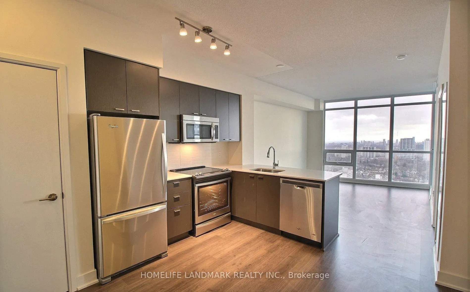 Photo 2 of Unit 2611, 30 Roehampton Avenue, Toronto, Mount Pleasant West — HOMEH