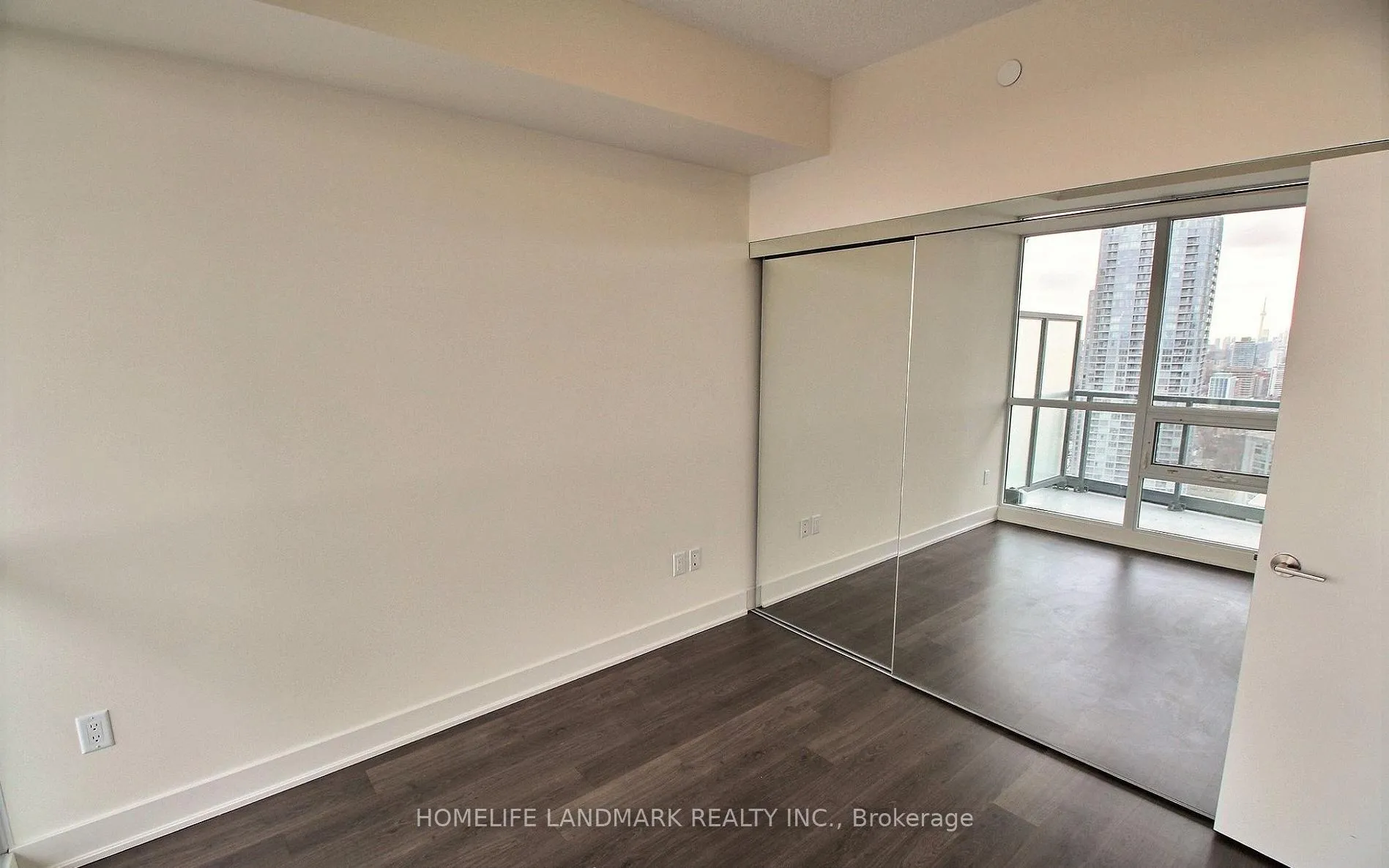 Photo 4 of Unit 2611, 30 Roehampton Avenue, Toronto, Mount Pleasant West — HOMEH