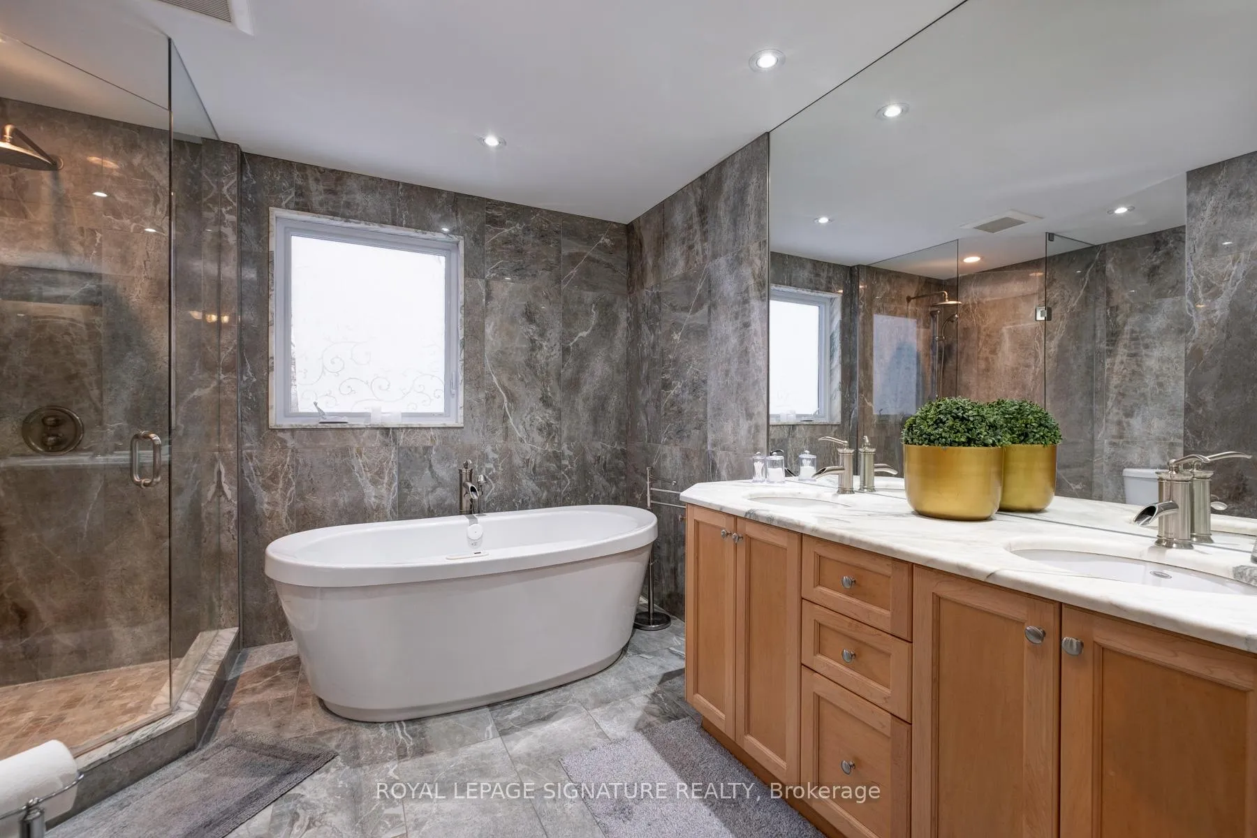 Photo 26 of 935 Centre Street S, Whitby, Downtown Whitby — HOMEH