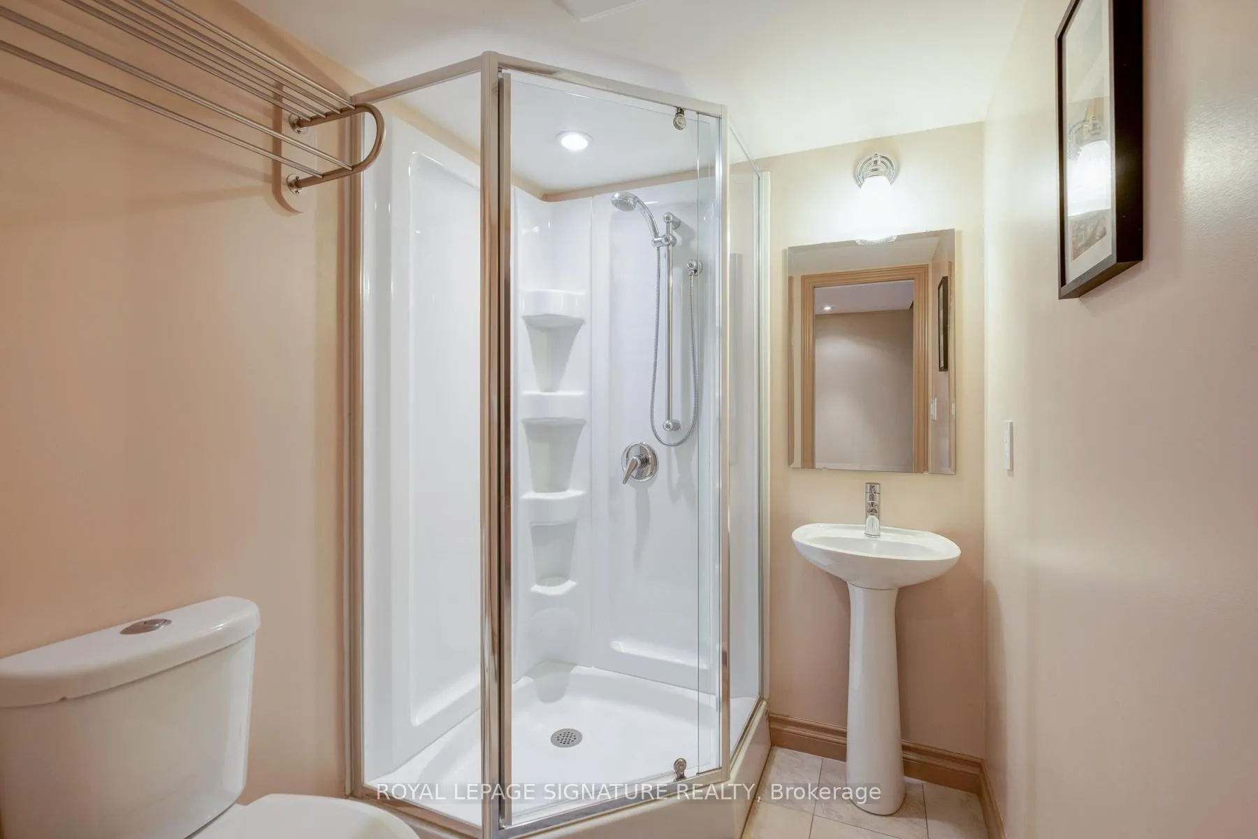 Photo 32 of 935 Centre Street S, Whitby, Downtown Whitby — HOMEH