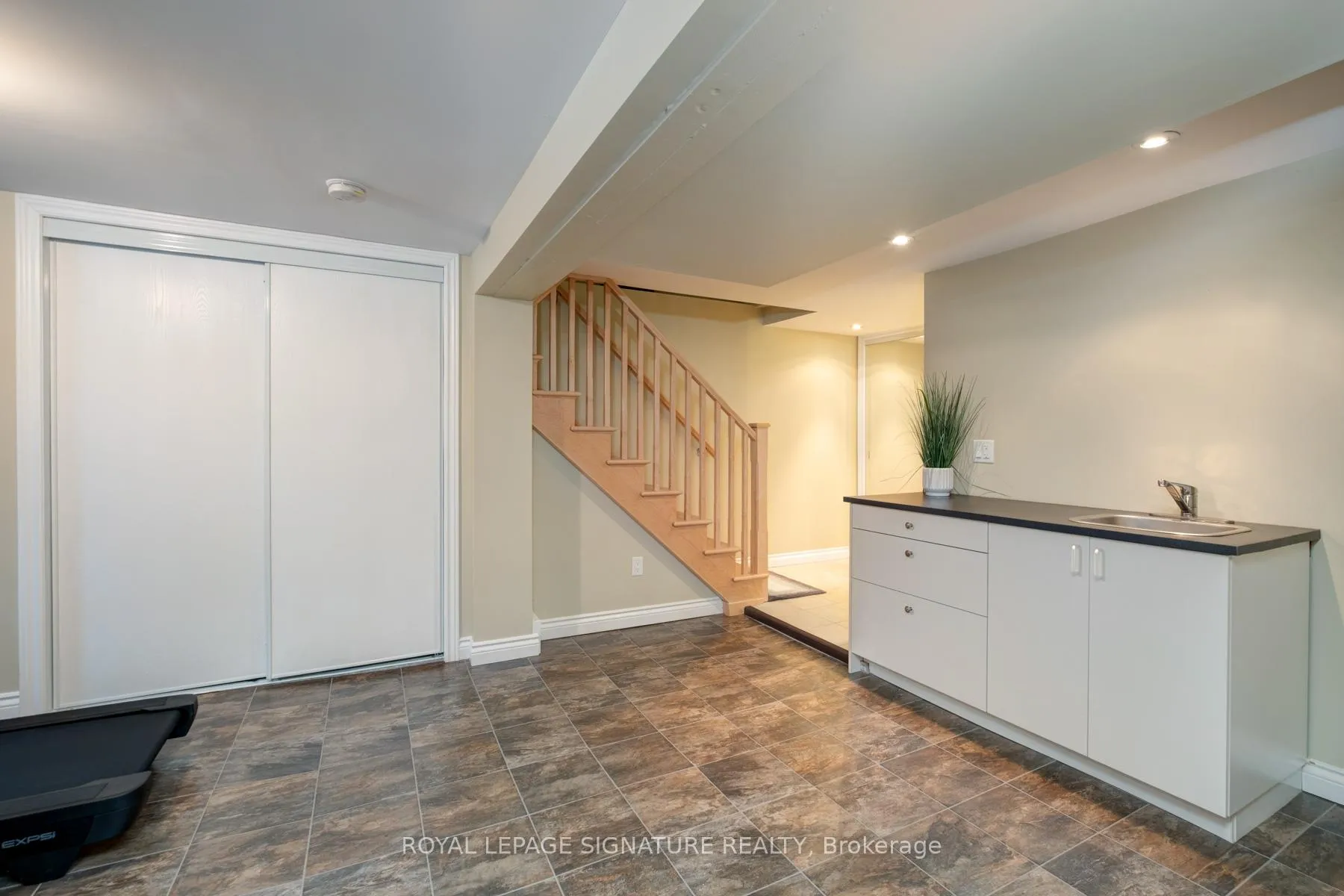 Photo 33 of 935 Centre Street S, Whitby, Downtown Whitby — HOMEH