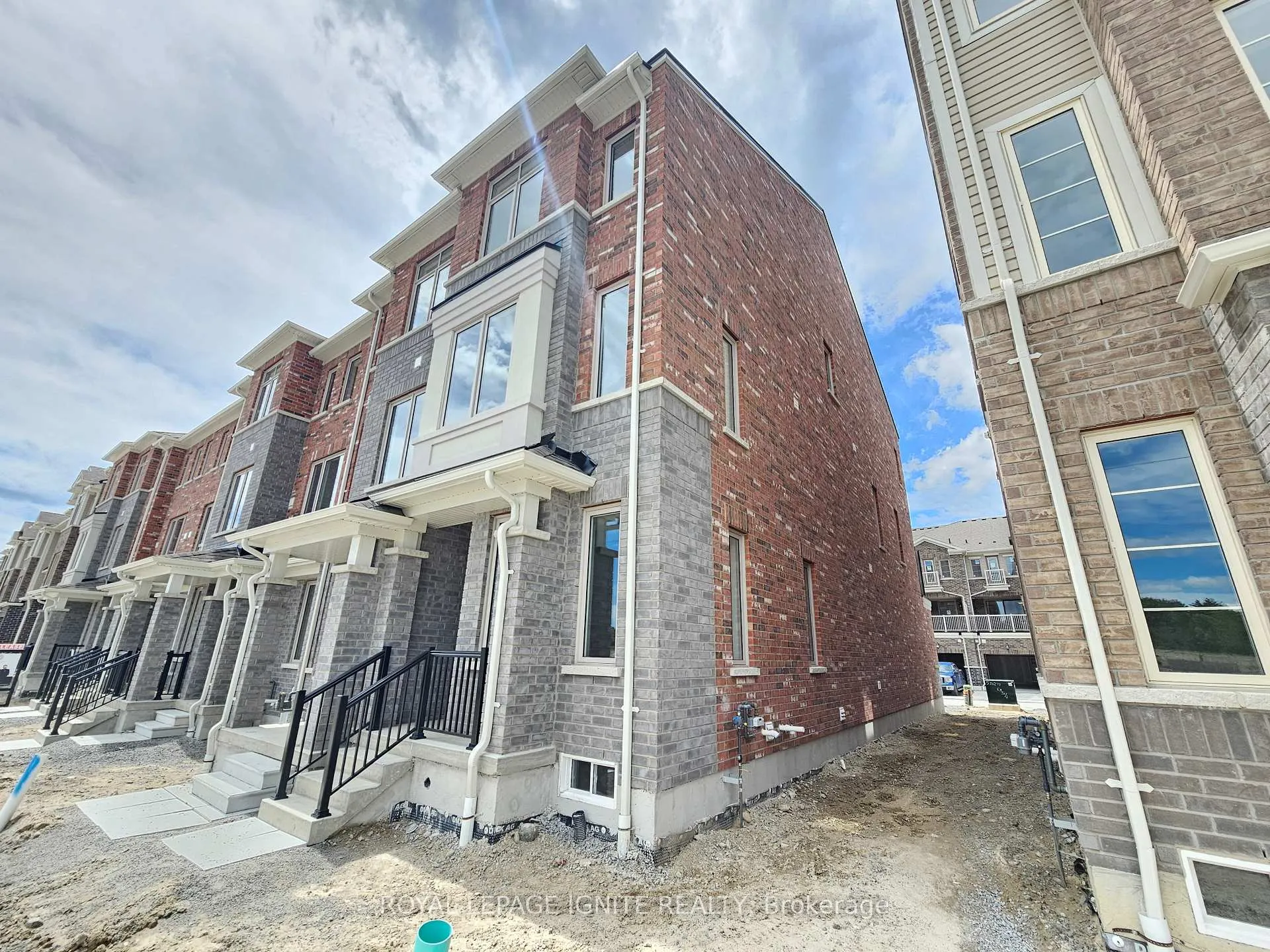 Photo 2 of 2946 Whites Road, Pickering, Rural Pickering — HOMEH